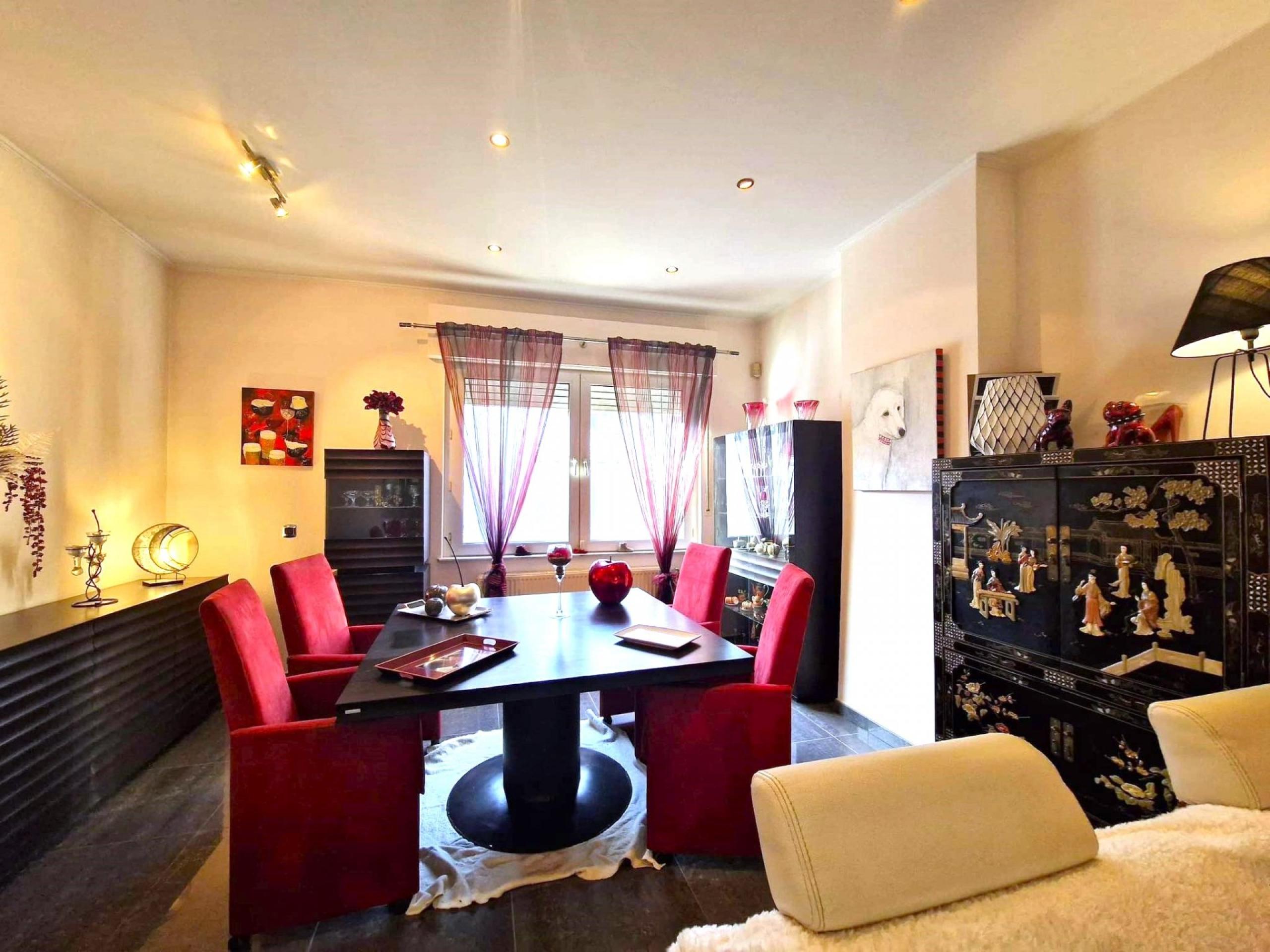 Maison mitoyenne, 3/ 4 chambres, jardin et garage