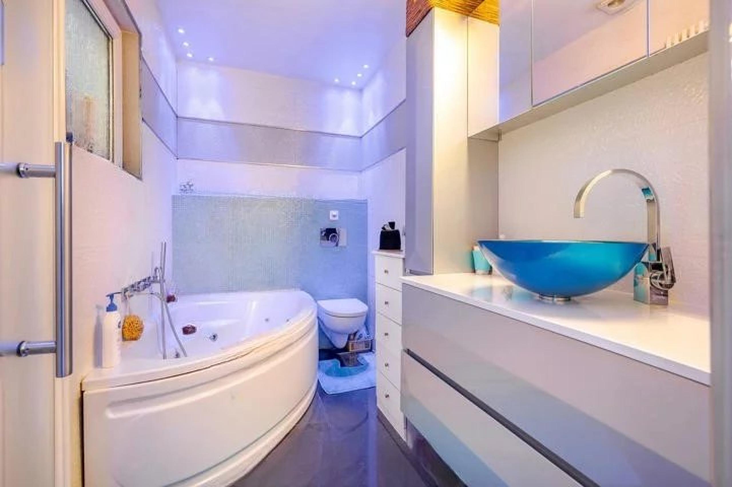 Maison semi mitoyenne, 3/4 Chambres, jardin, garage, parking