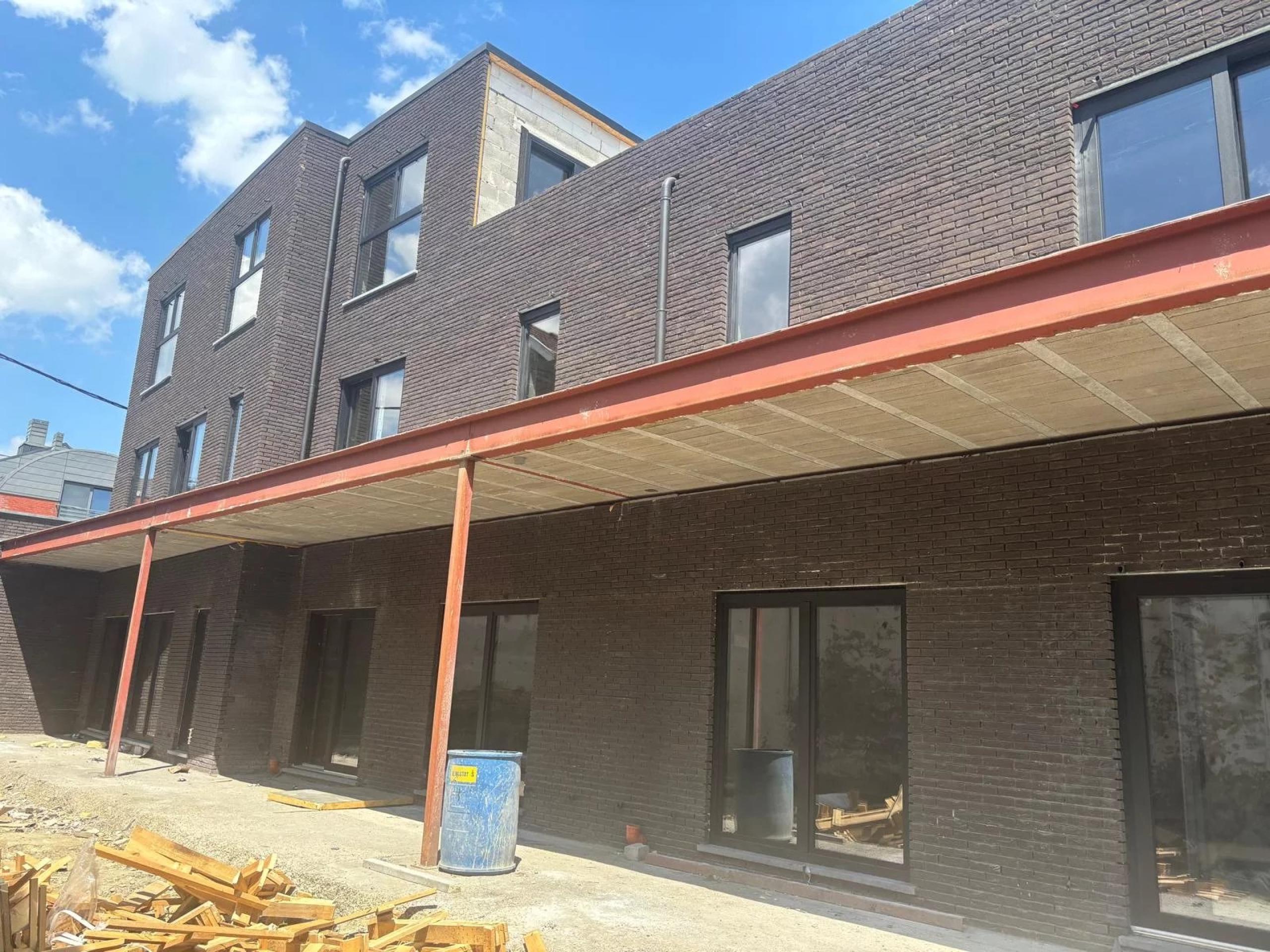 Immeuble gros œuvre fermé  comprenant 9 lots