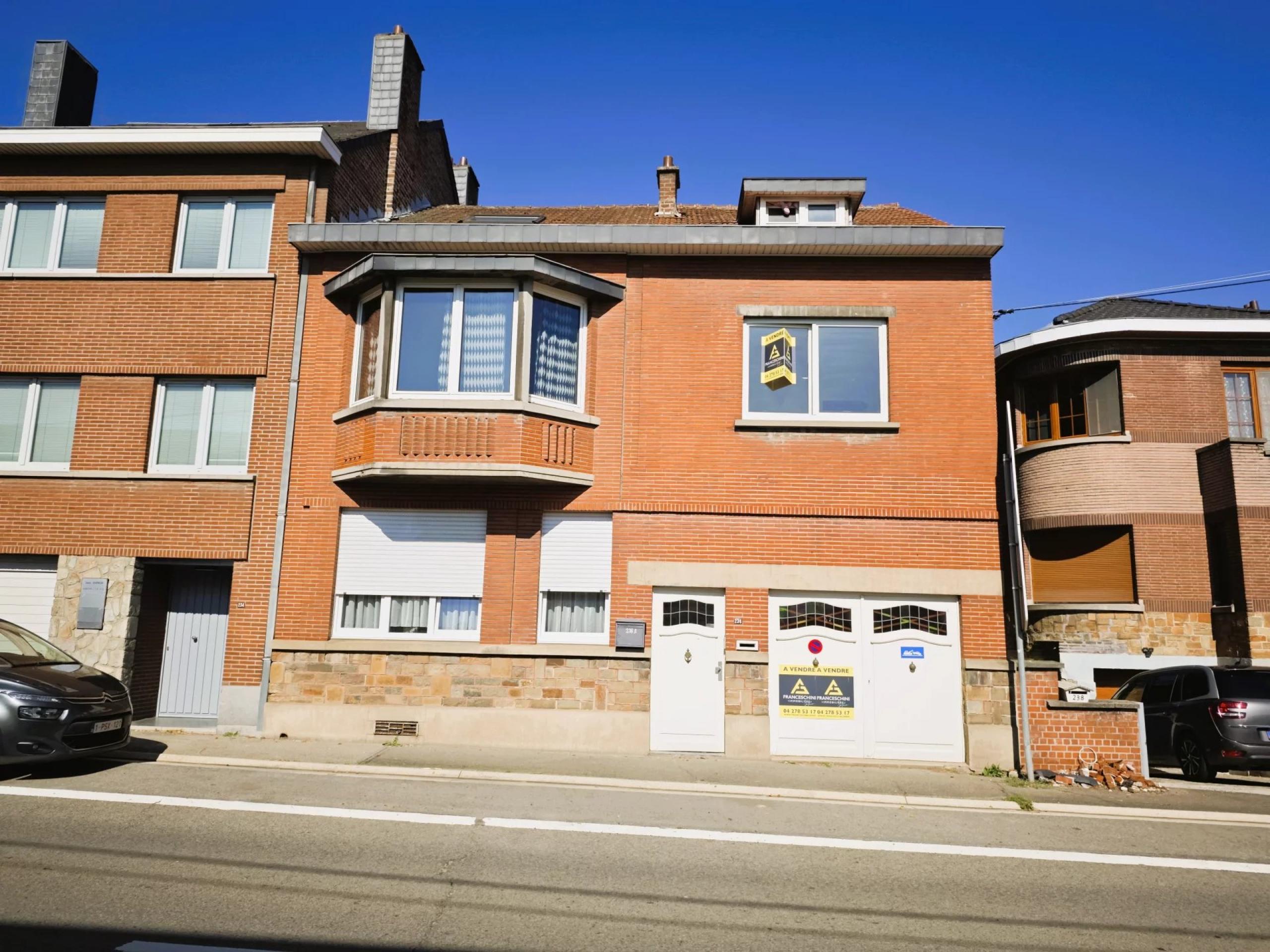 Immeuble 2 appartements, garage et jardin