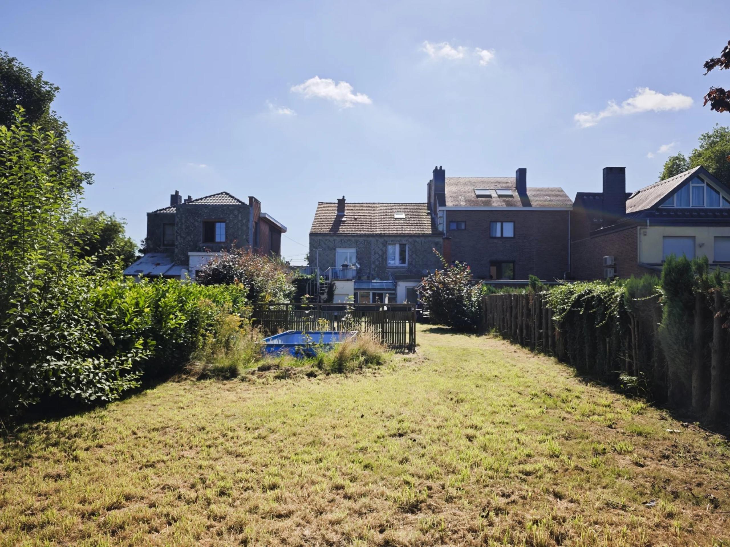 Immeuble 2 appartements, garage et jardin