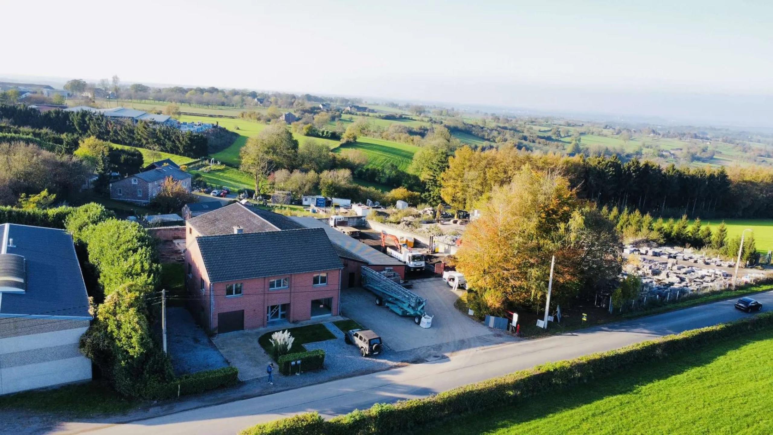 Maison avec entrepôt et terrain à bâtir