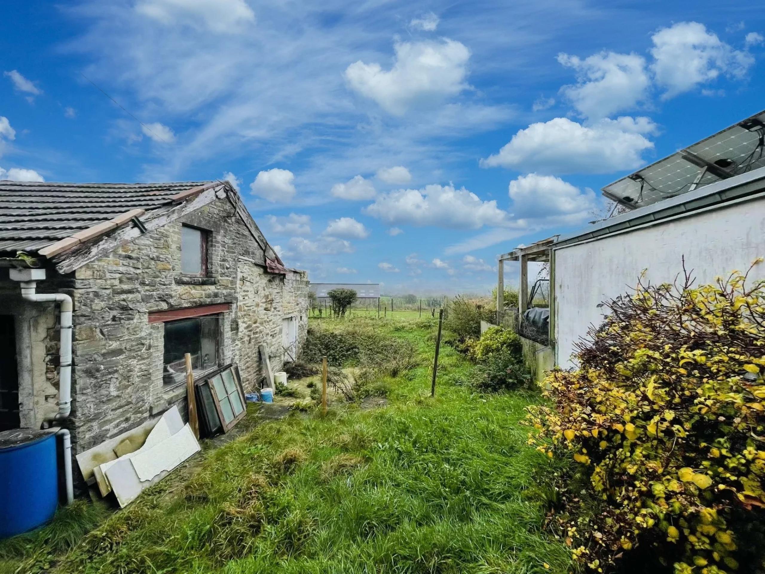 Maison 4 chambres à rénover avec un beau jardin