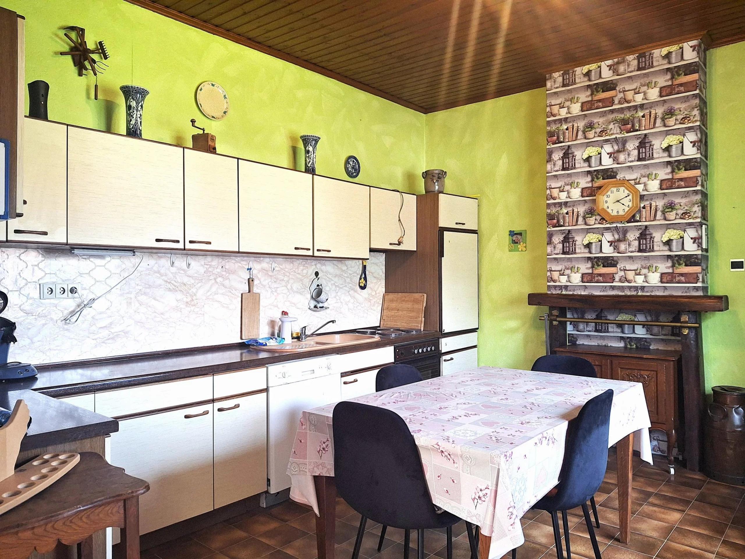 Heure-Le-Romain : Maison 4 façades, 2 chambres, garage, atelier, grande parcelle