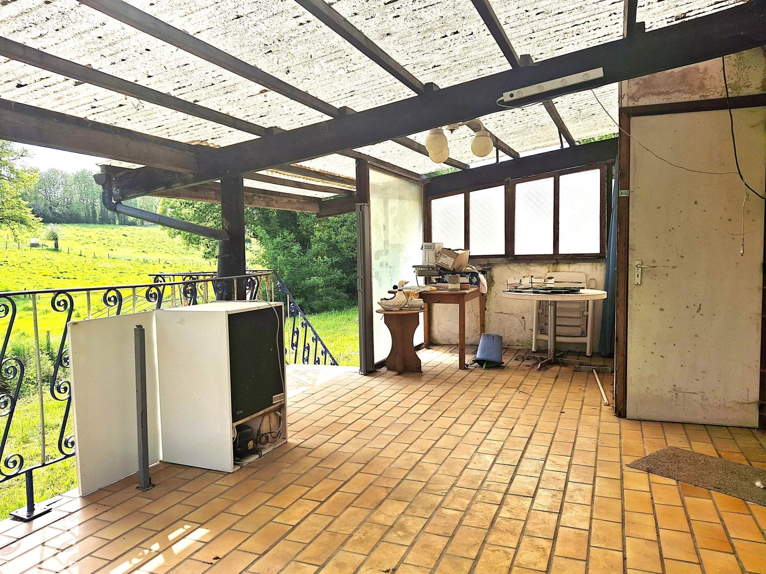 Heure-Le-Romain : Maison 4 façades, 2 chambres, garage, atelier, grande parcelle