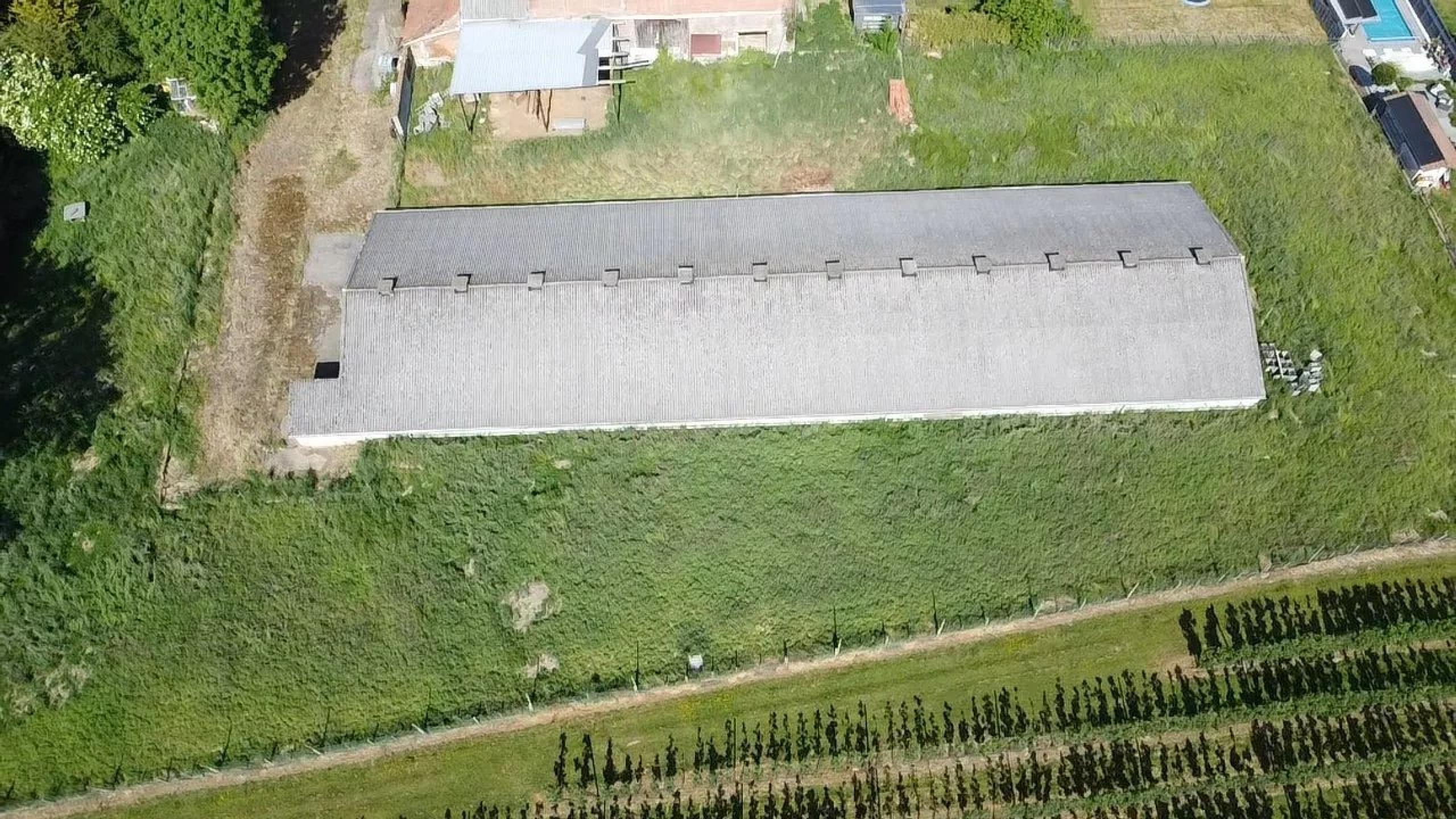 Superbe Ferme en Carré avec 7.823 m² de Terrain
