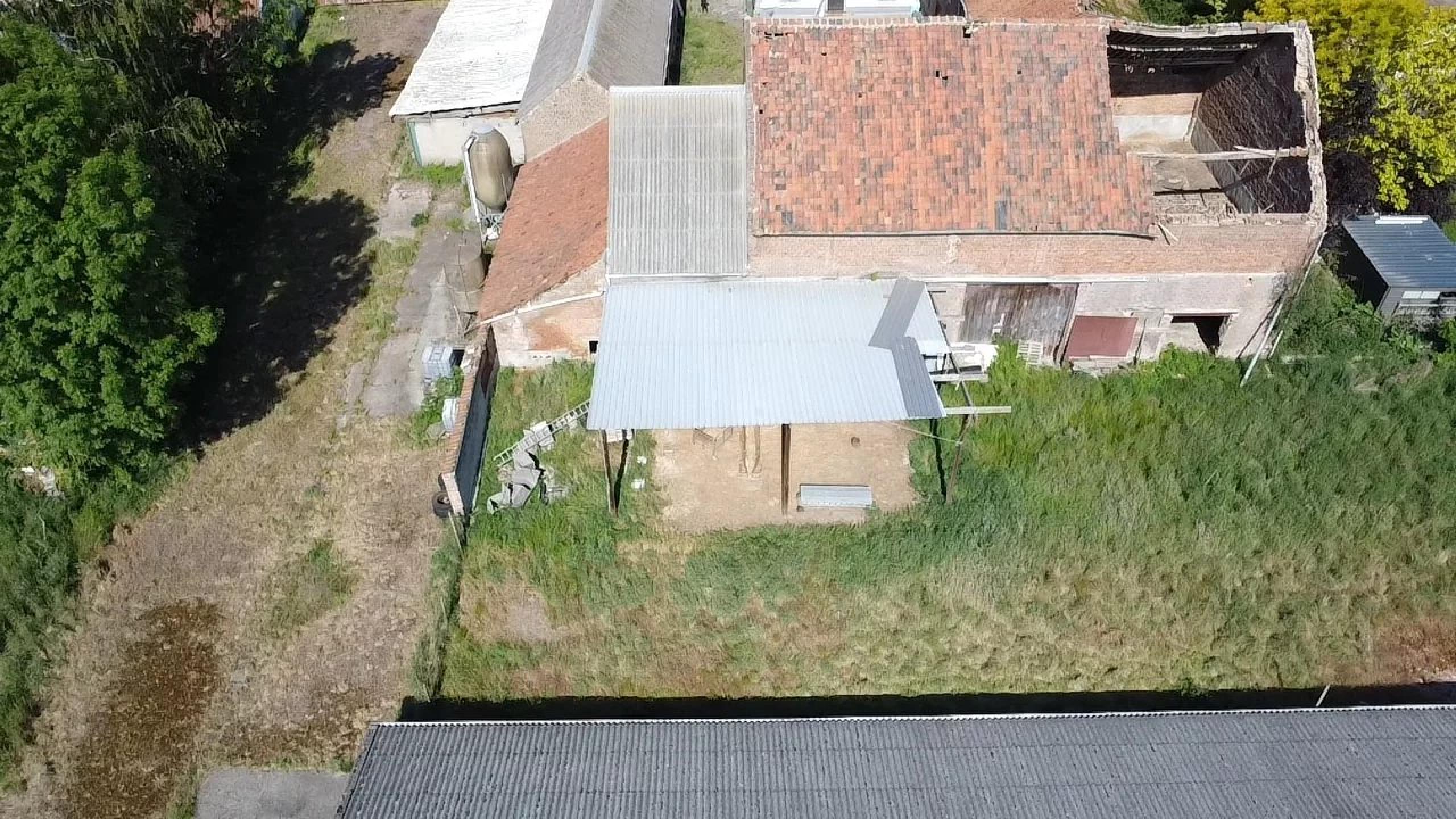 Superbe Ferme en Carré avec 7.823 m² de Terrain