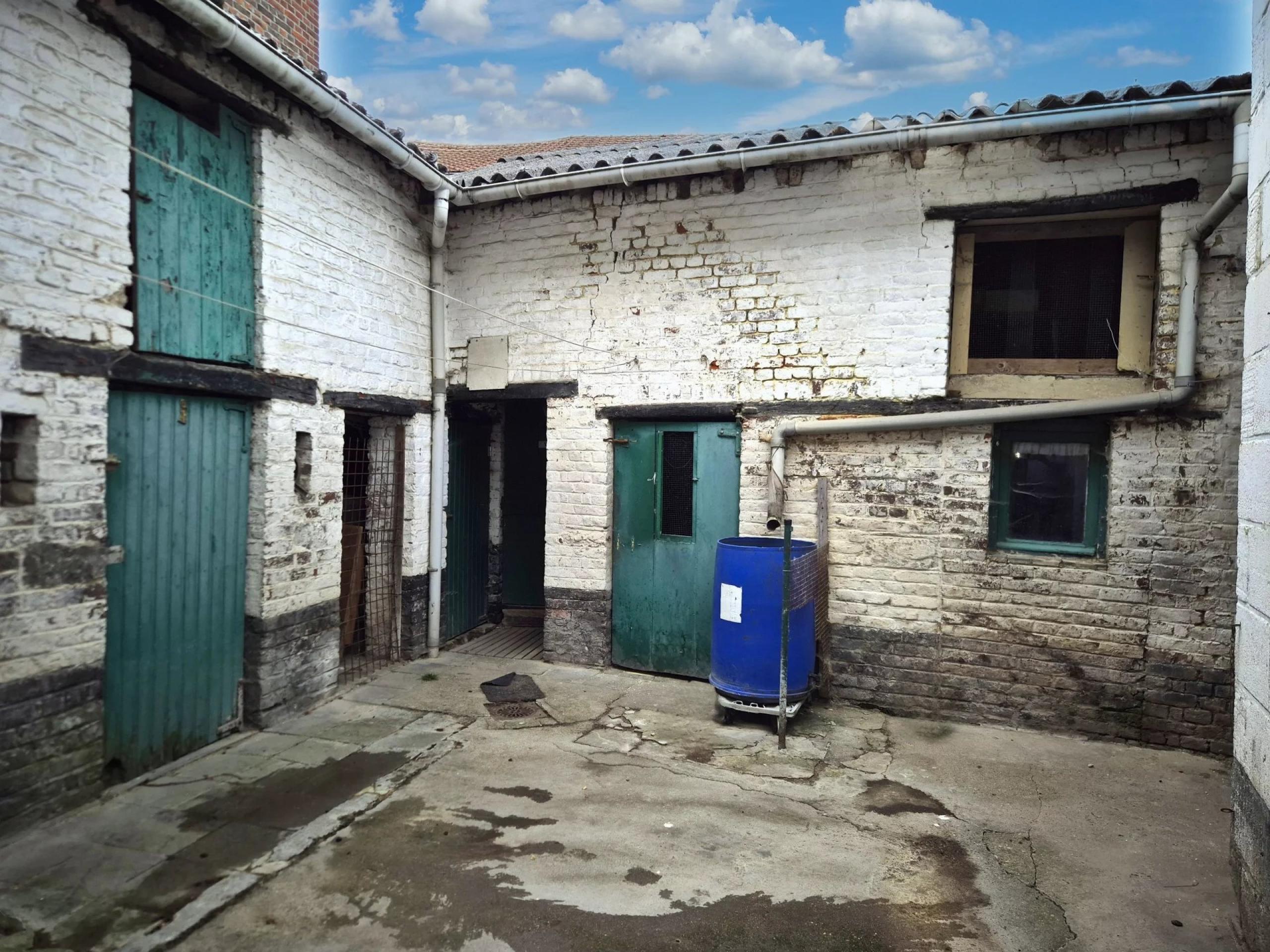 Maison 2 chambres possibilité 4, cour et garage