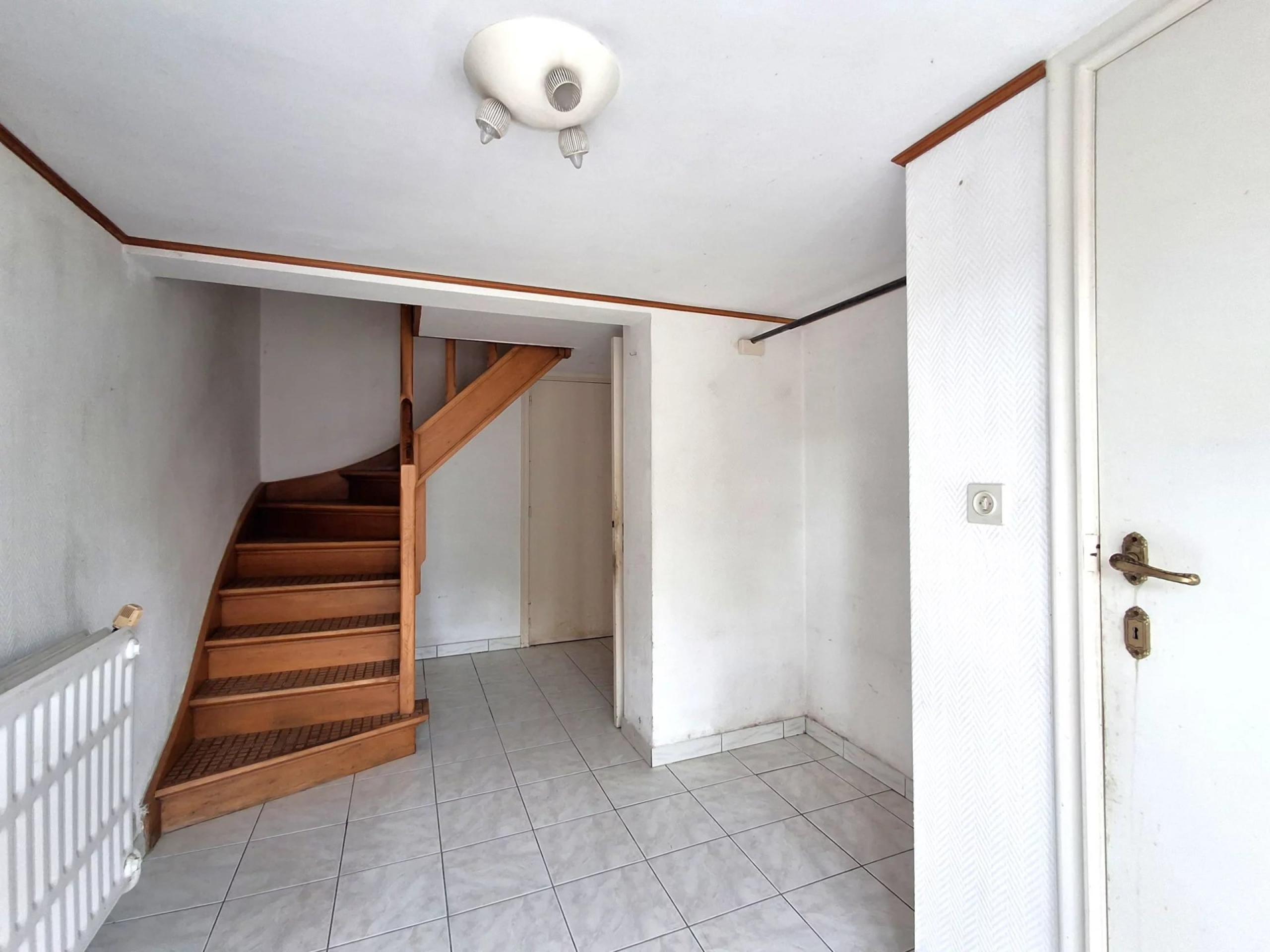 Maison bel-étage, 3 chambres, garage, jardin