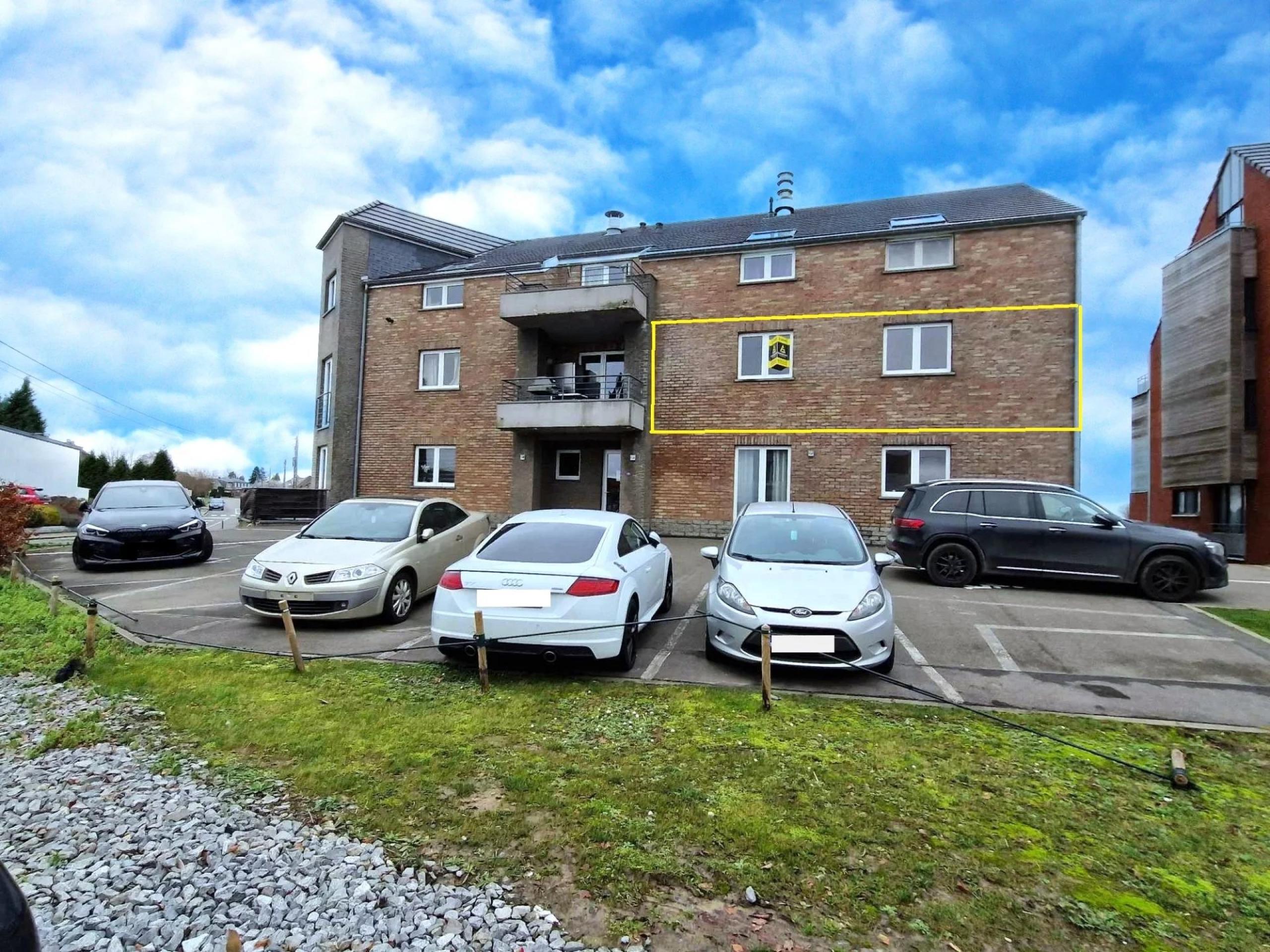 Appartement une chambre, parking et cave