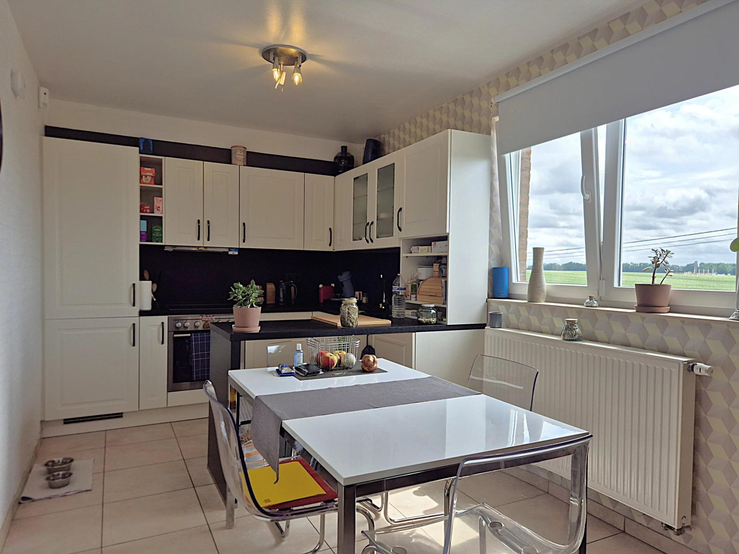Appartement une chambre, parking et cave