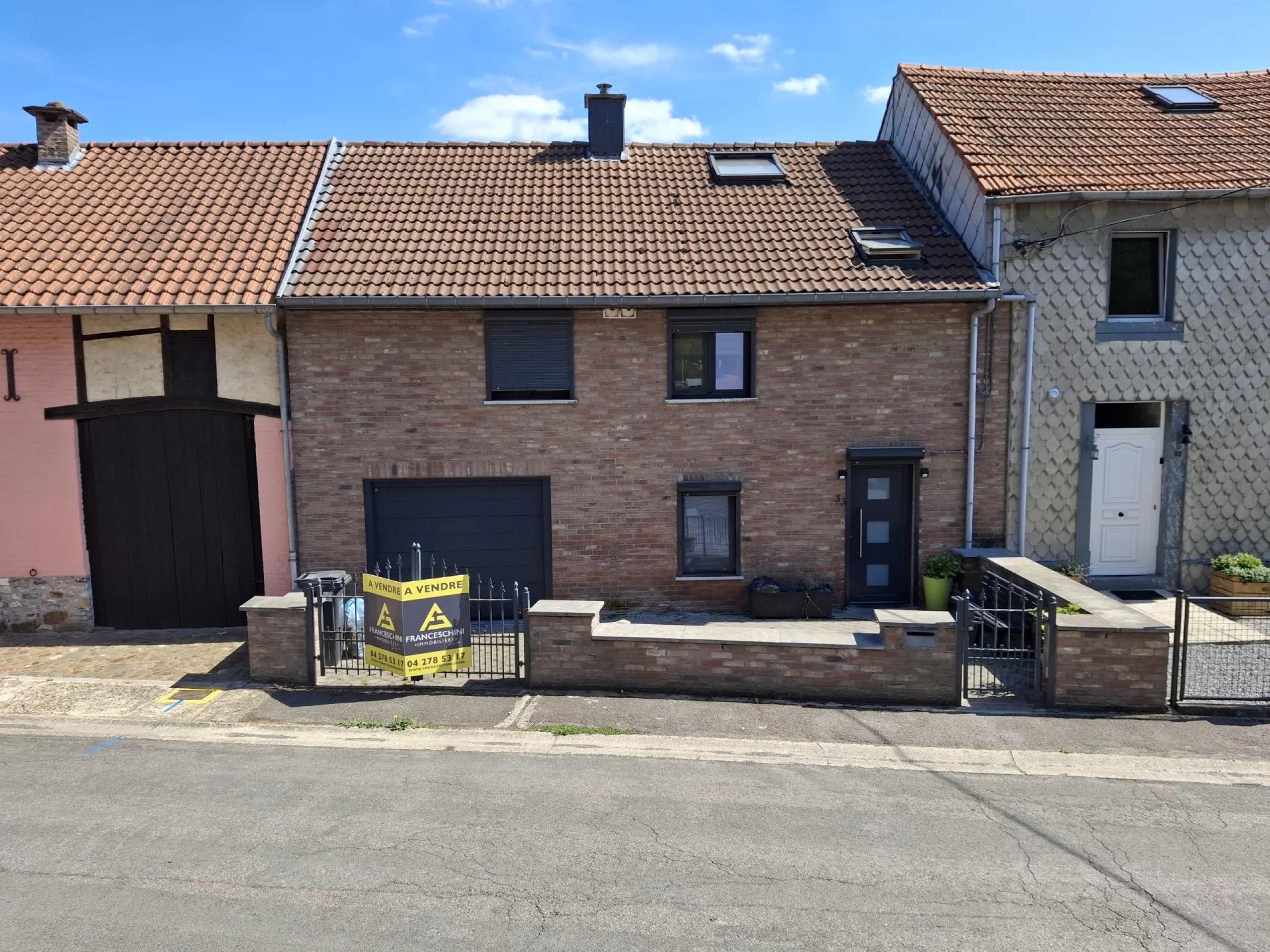 Eben-Emael : Maison 3 chambres avec garage.