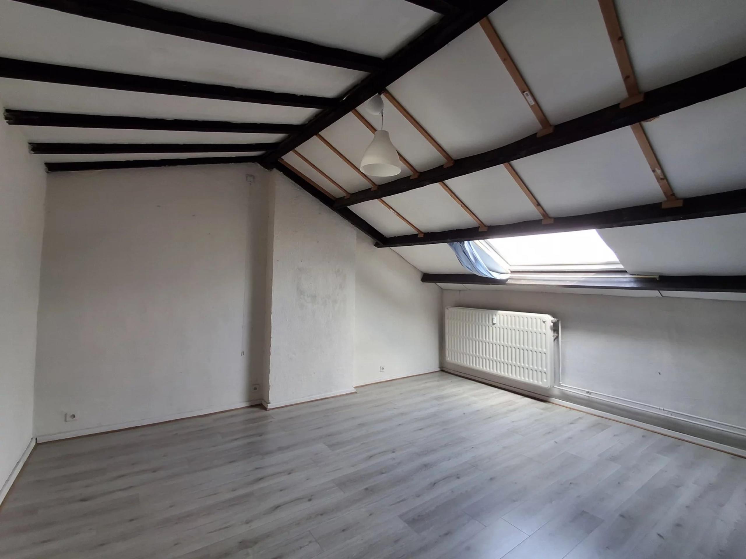 Immeuble 3 bureaux, 8 chambres, jardin