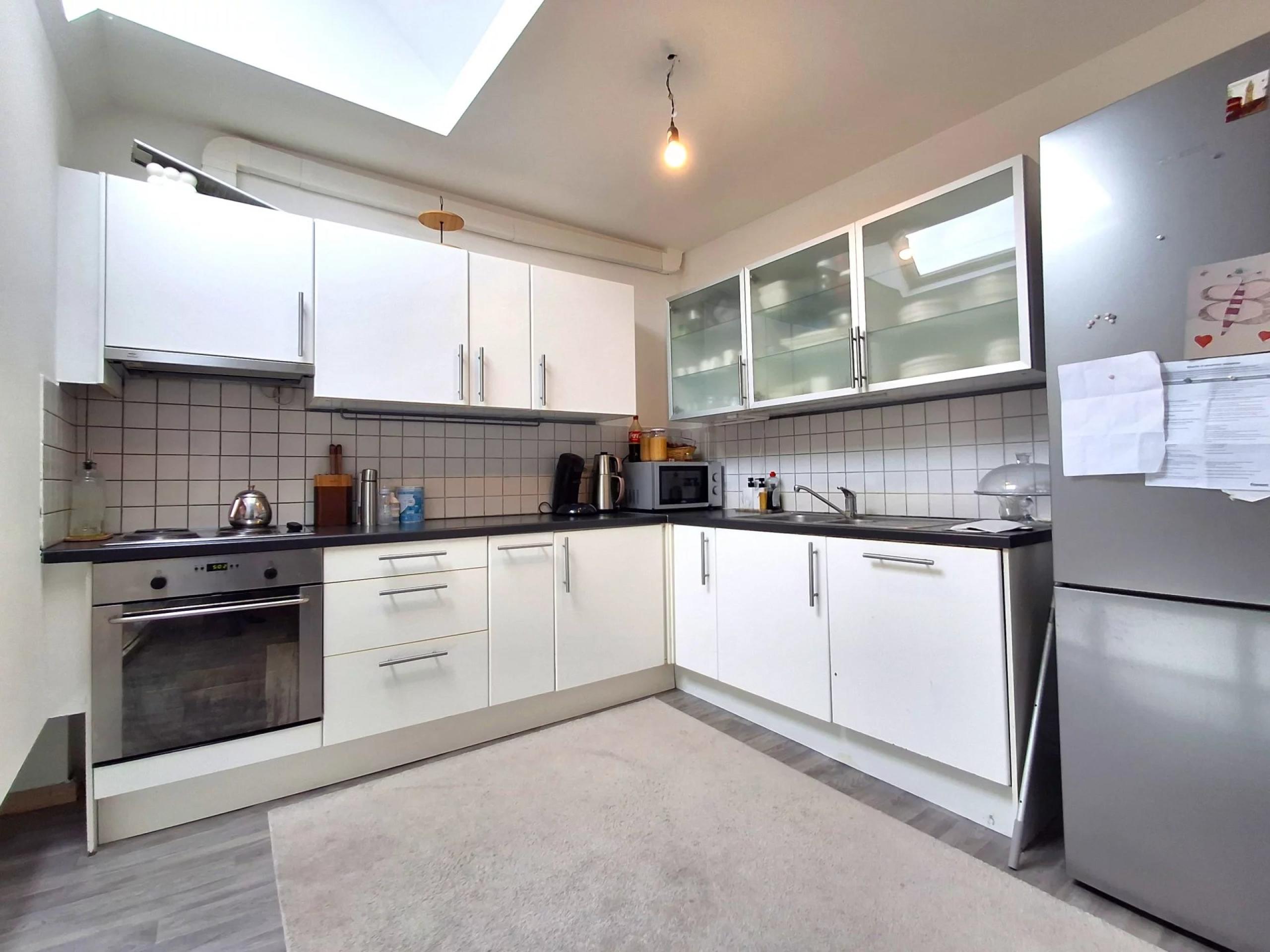 HOUTAIN : Ensemble Commerce + 3 appartements et terrasses