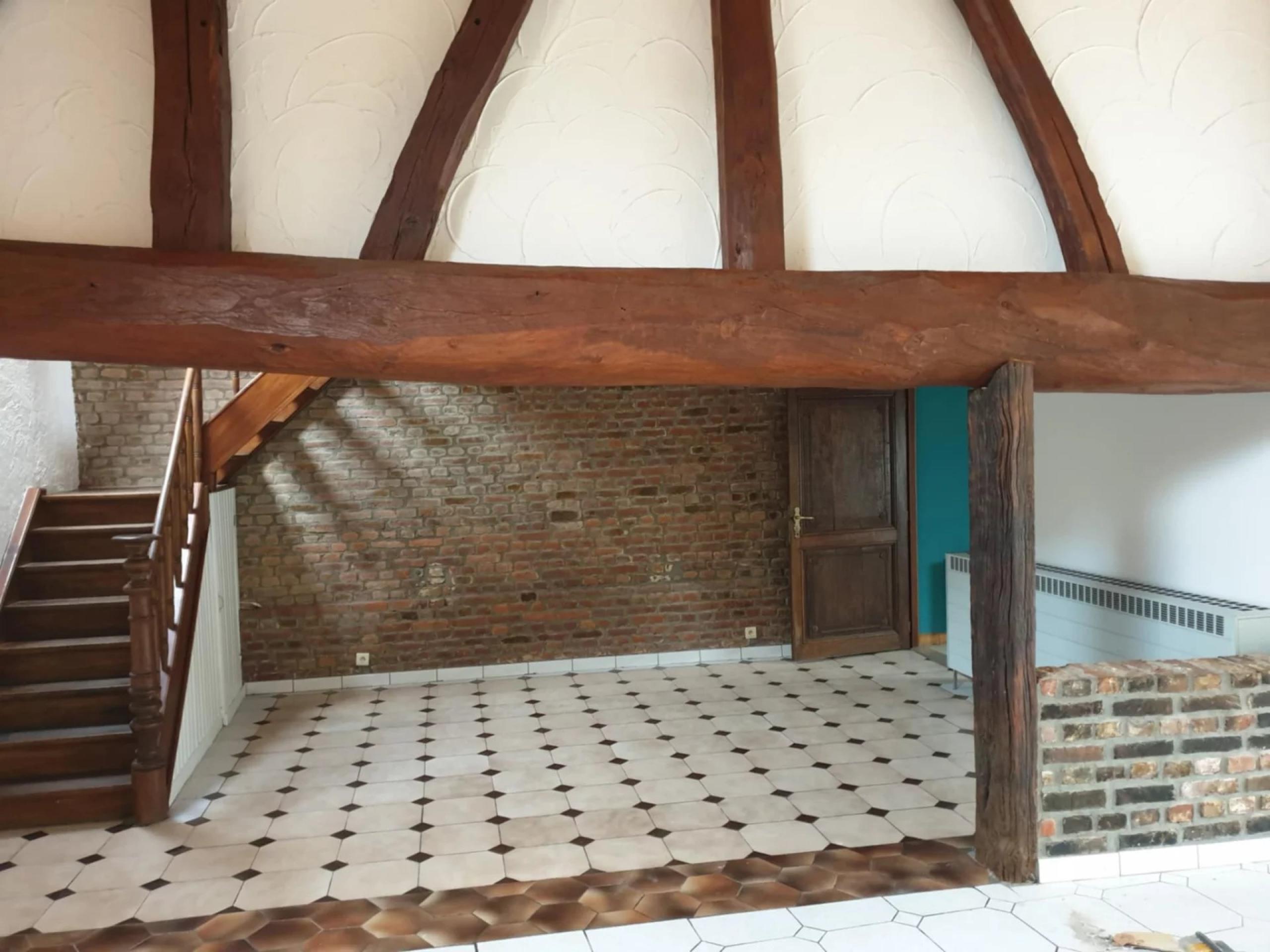 HOUTAIN : Ensemble Commerce + 3 appartements et terrasses