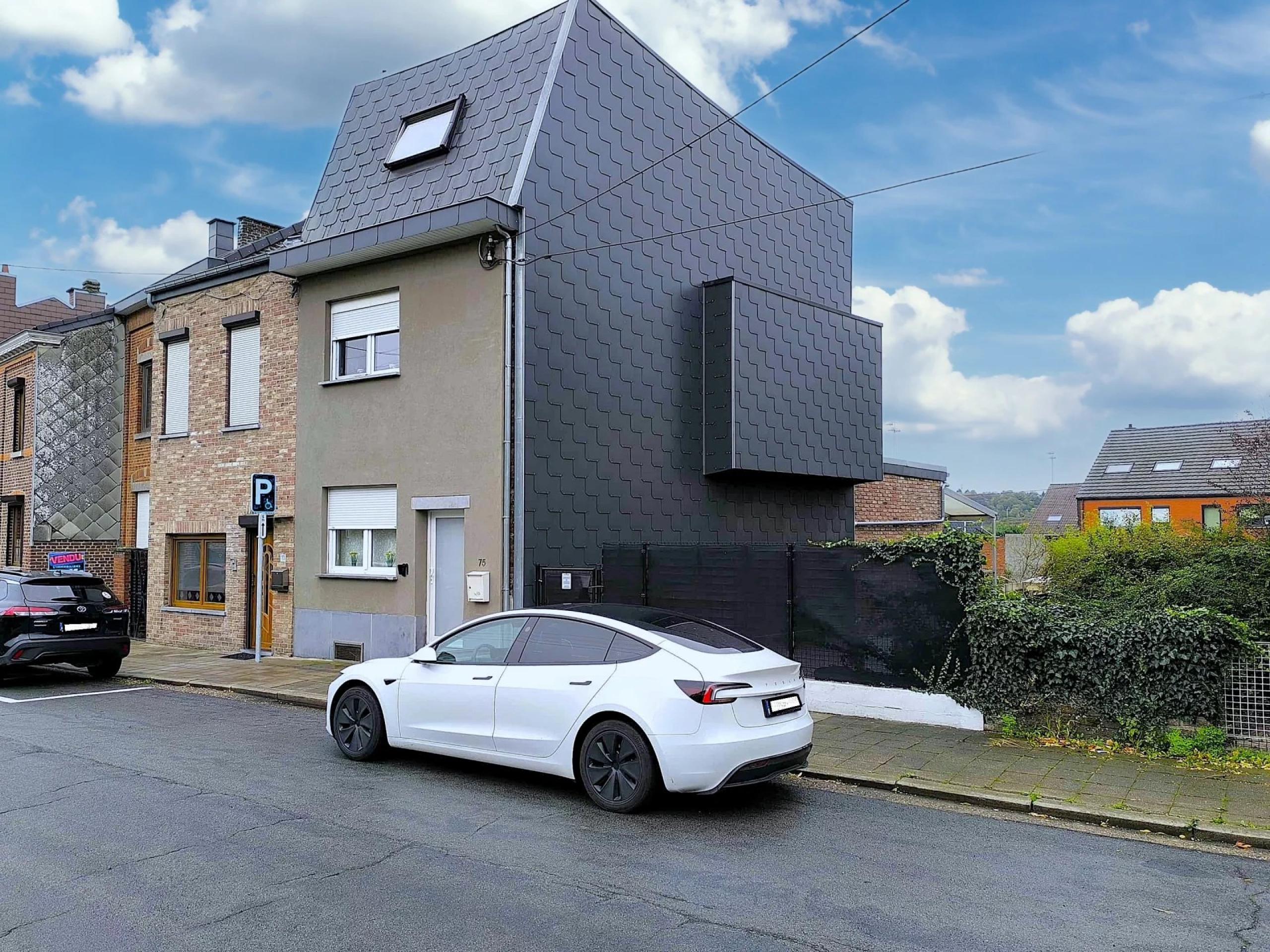 Vivegnis – Maison rénovée 3 chambres, avec terrasse et jardin.