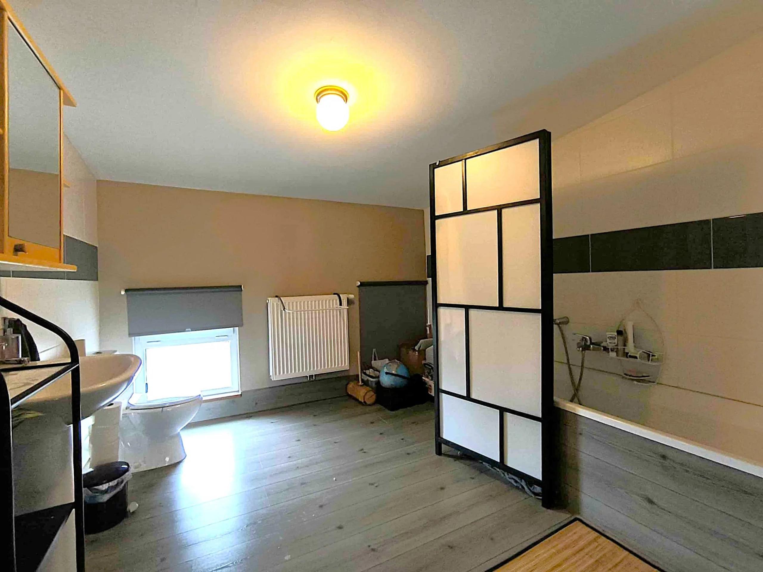 Vivegnis – Maison rénovée 3 chambres, avec terrasse et jardin.