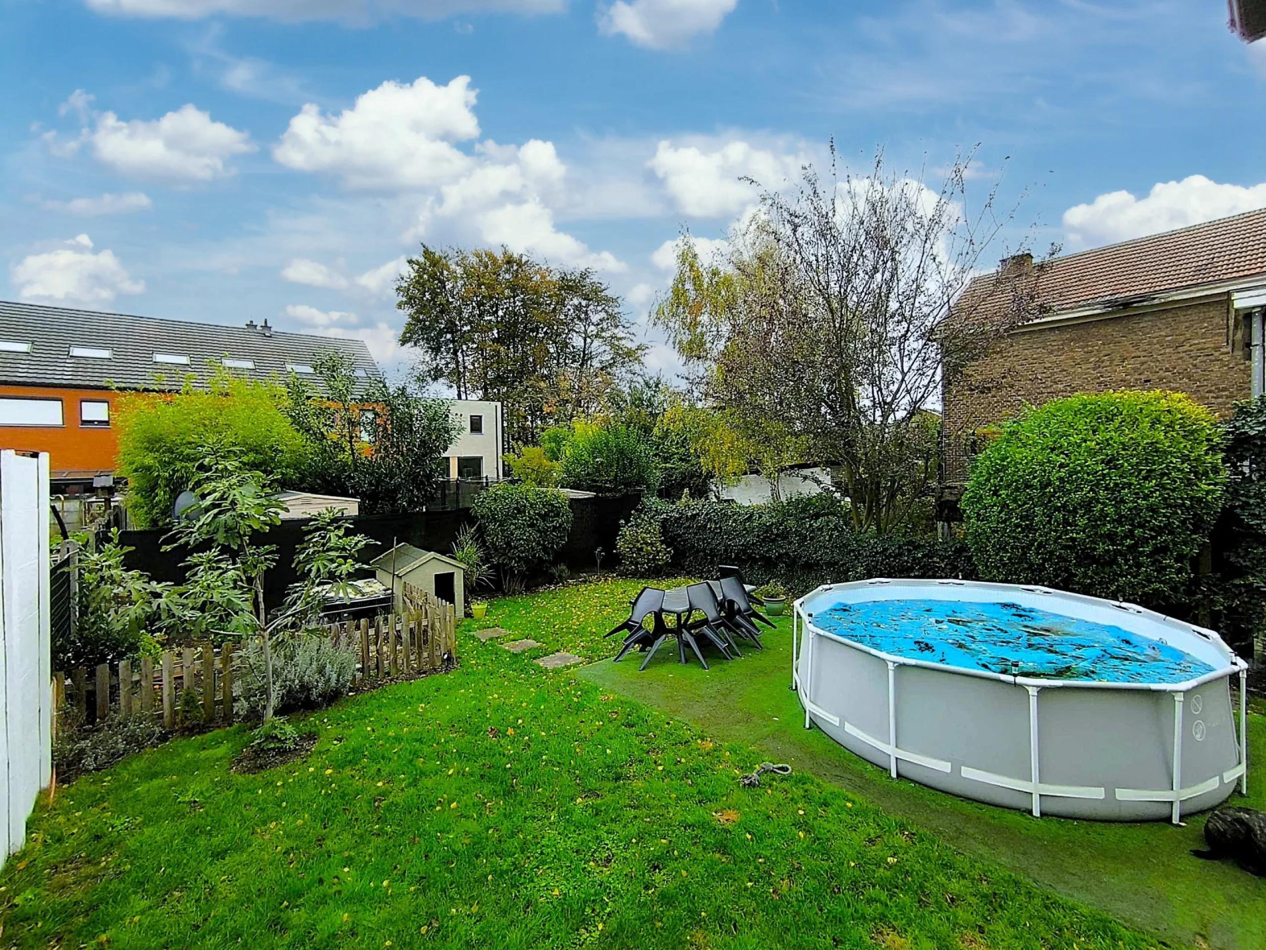 Vivegnis – Maison rénovée 3 chambres, avec terrasse et jardin.
