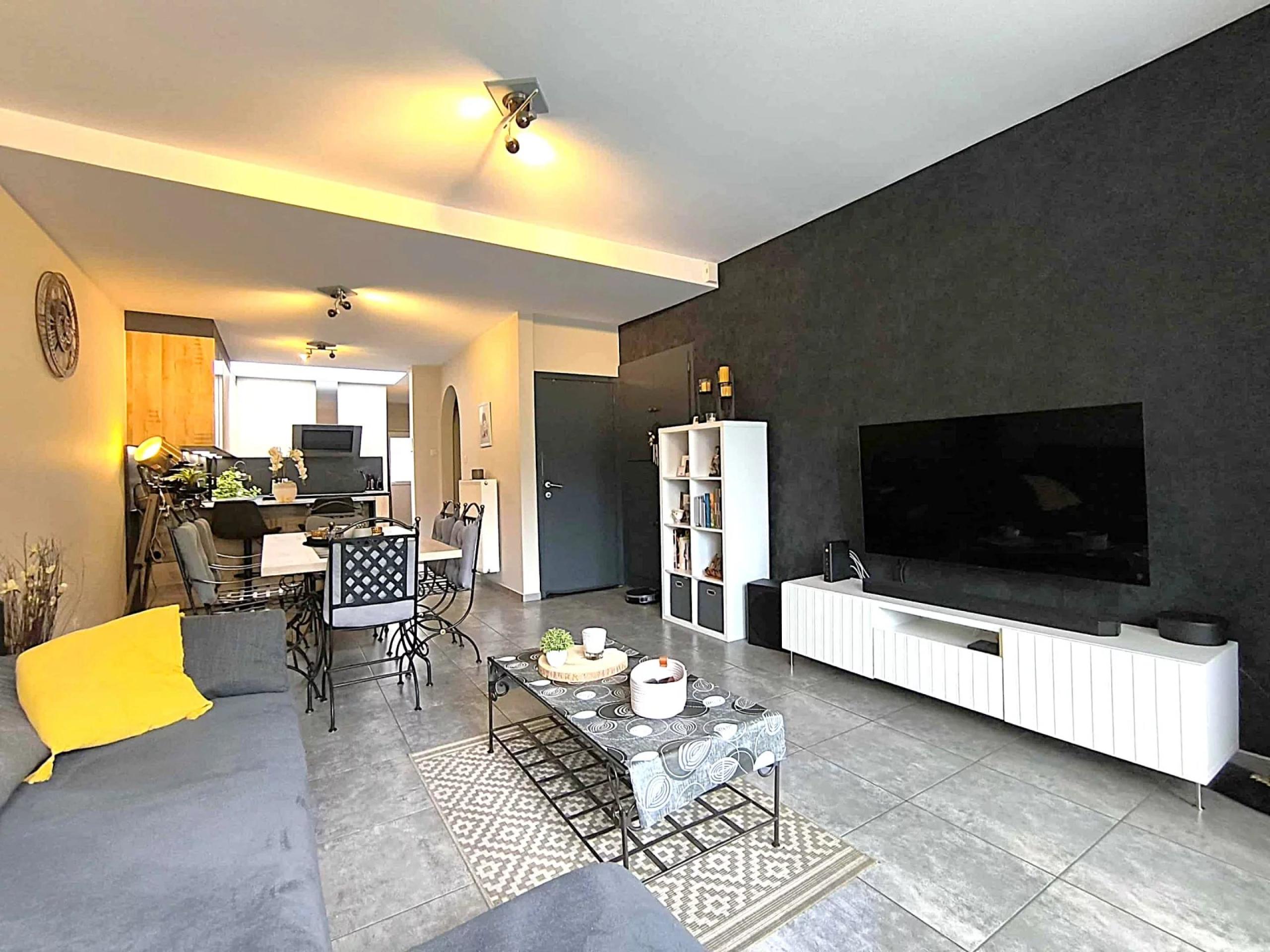 Vivegnis – Maison rénovée 3 chambres, avec terrasse et jardin.