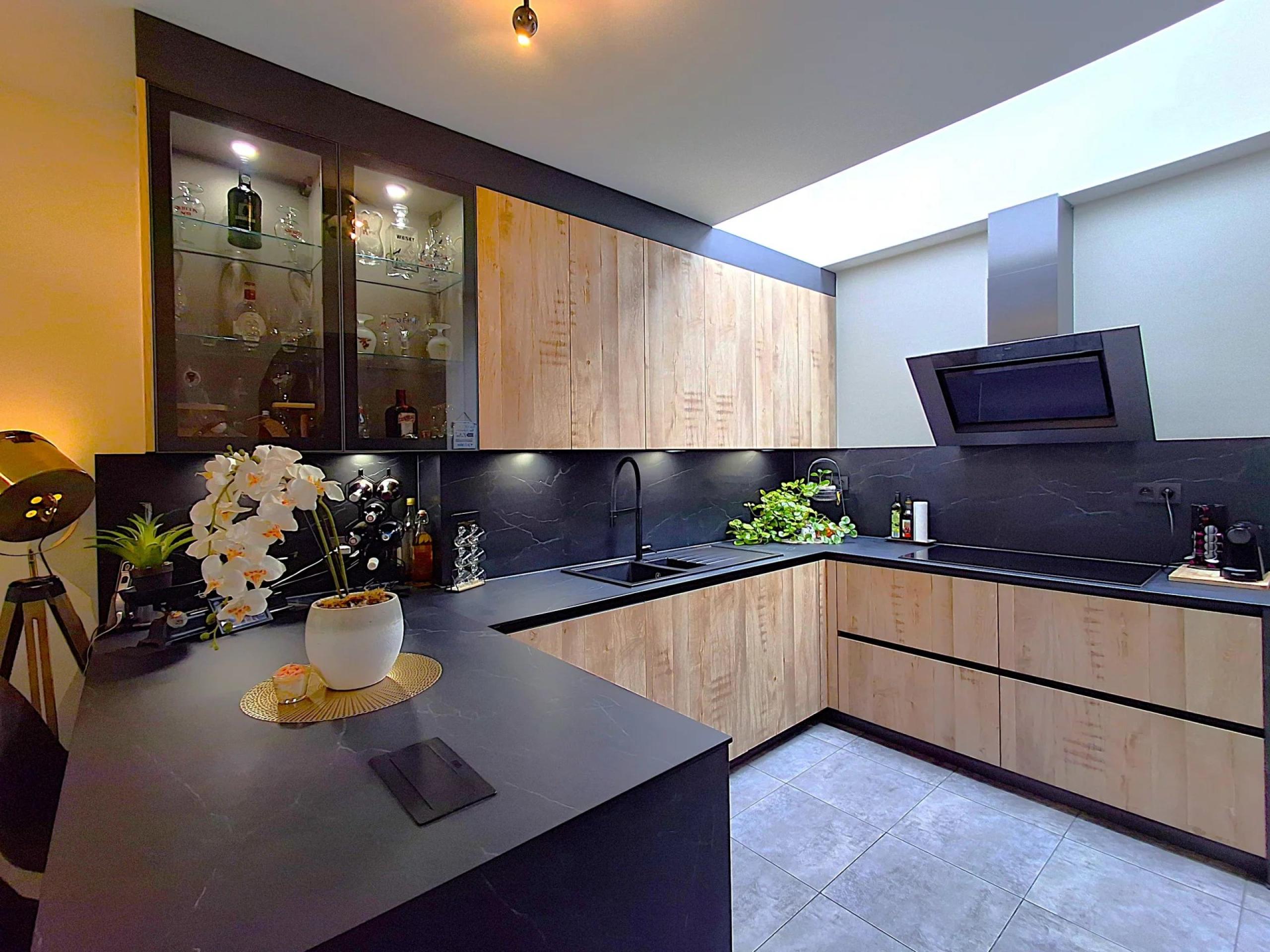 Vivegnis – Maison rénovée 3 chambres, avec terrasse et jardin.