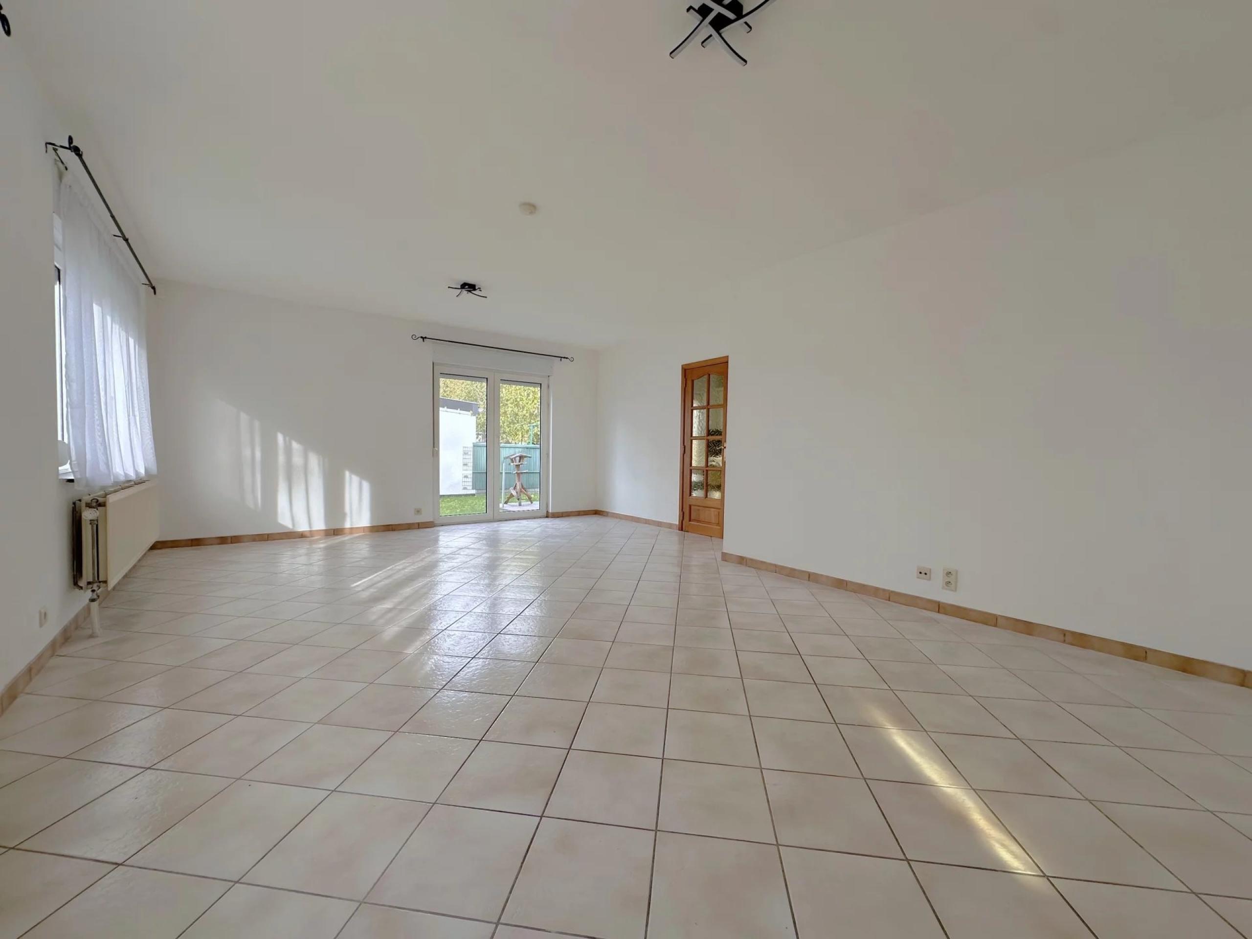 Agréable bungalow, 2 chambres, jardin et garage