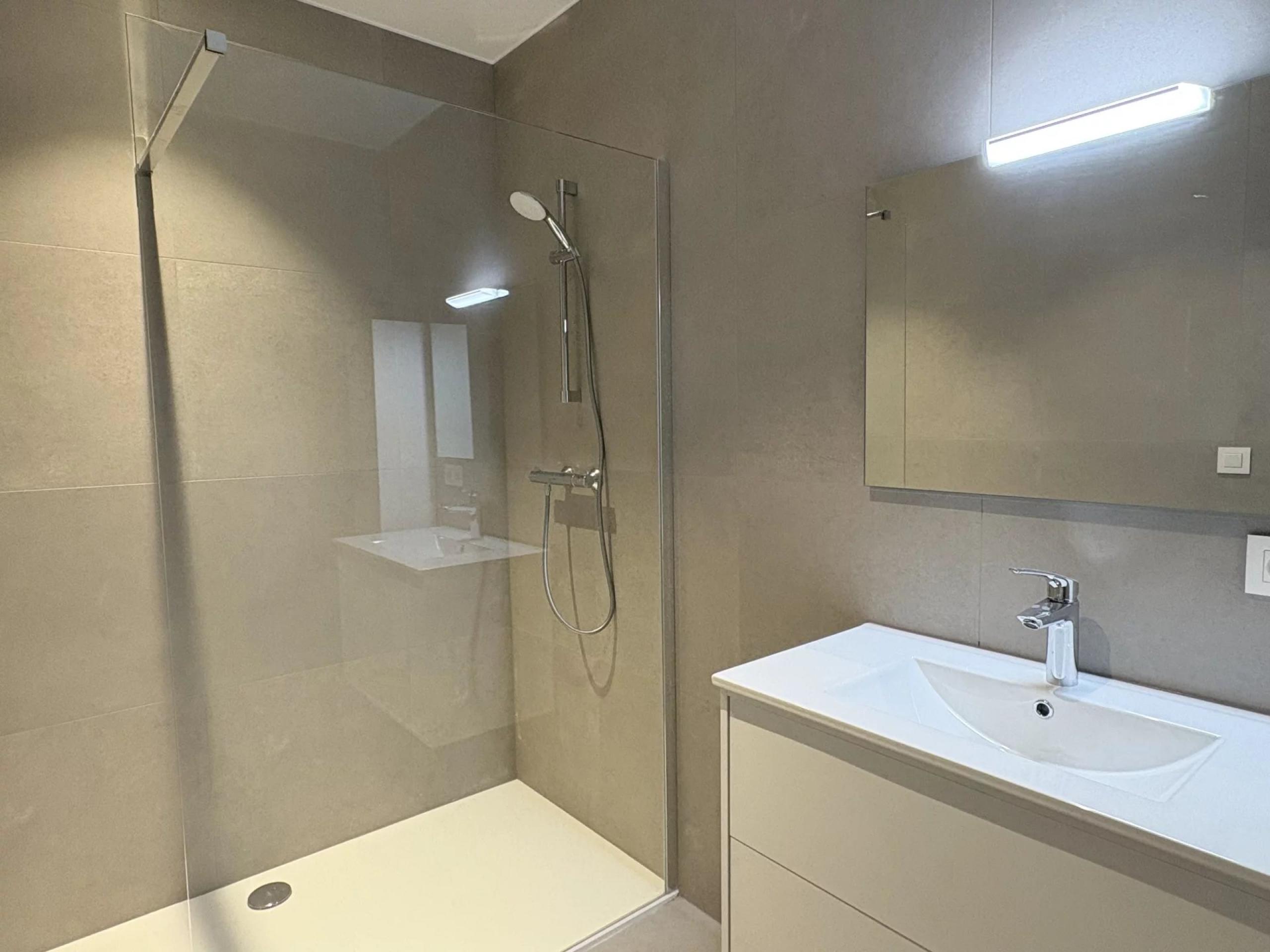 Magnifique appartement neuf, 3 chambres, balcon et vue sur l’étang de la résidence