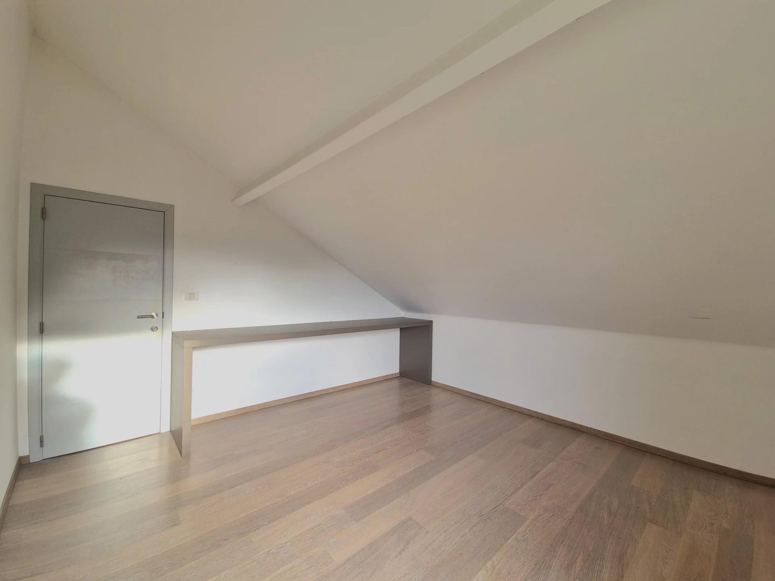 Magnifique maison 3 facades, 3 chambres avec garage et jardin.