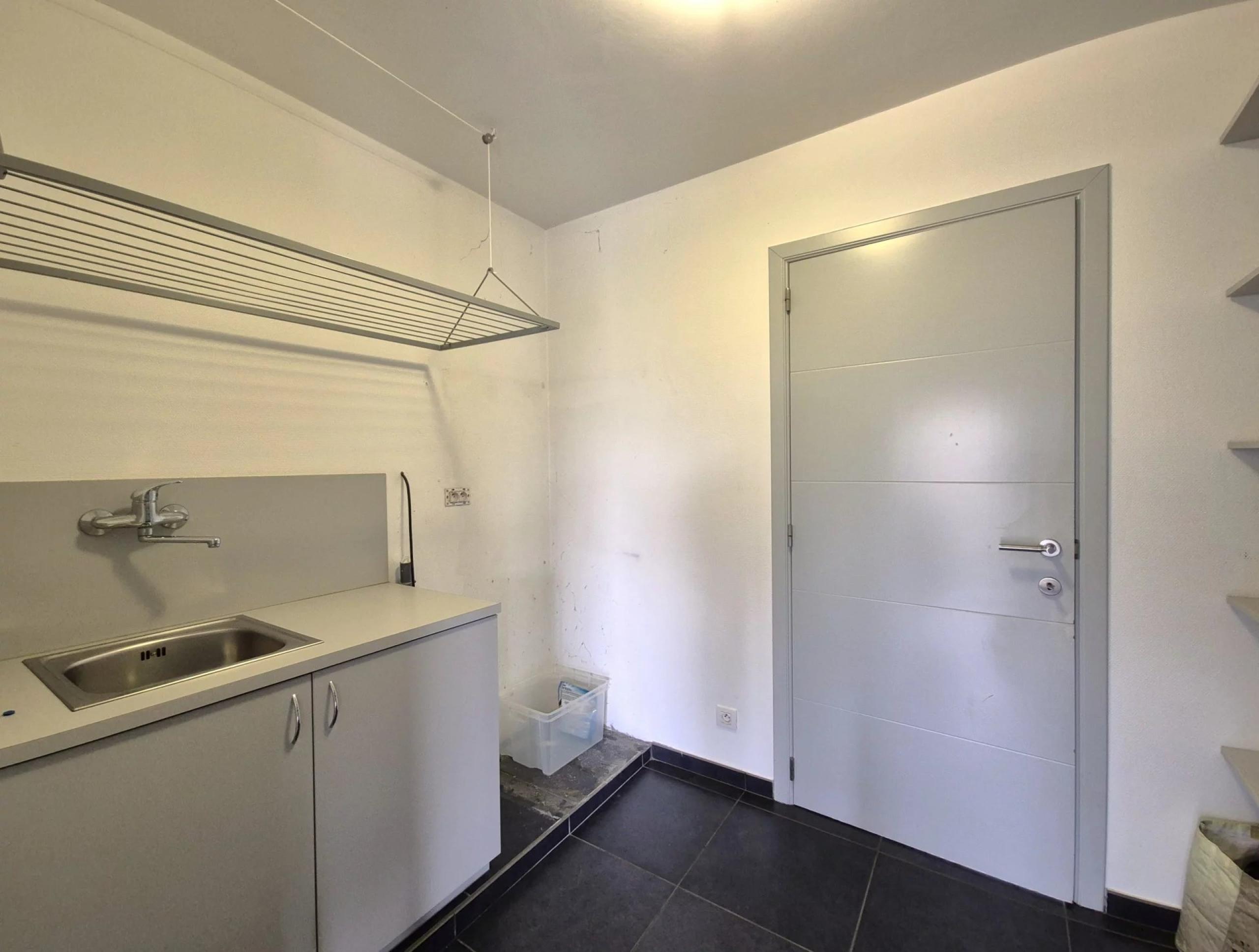 Magnifique maison 3 facades, 3 chambres avec garage et jardin.