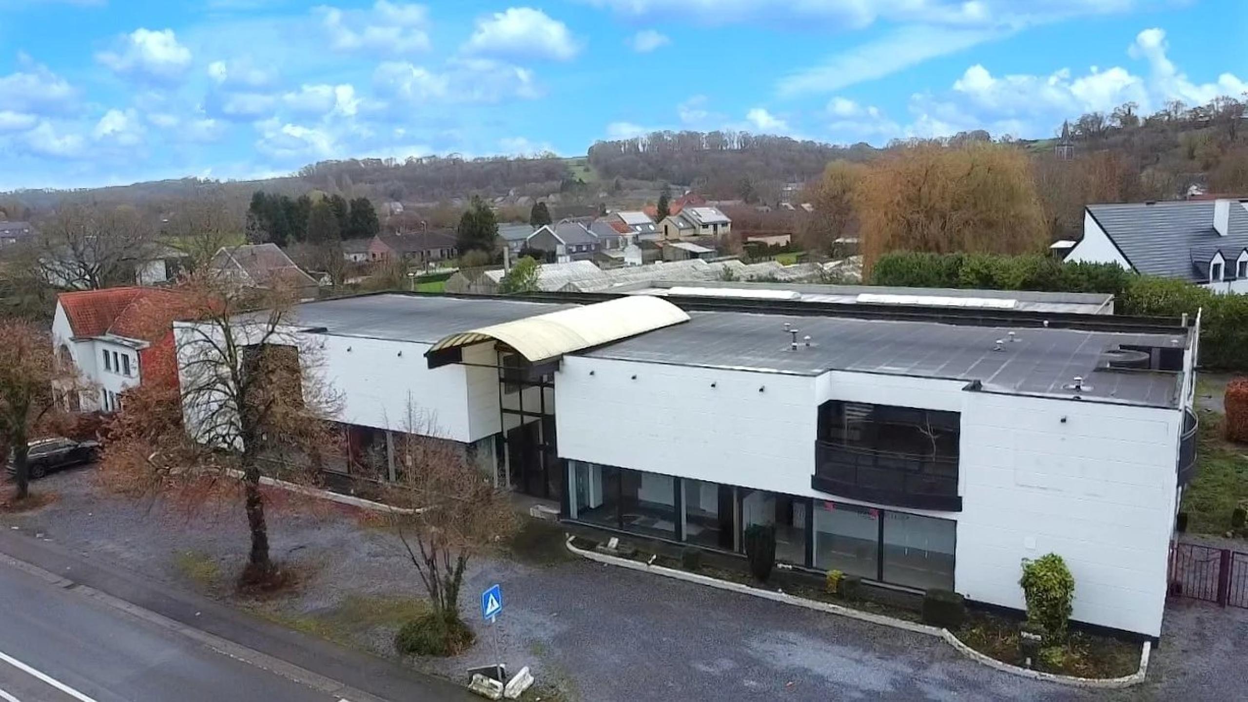 Appartement 3 chambres, balcons et parking