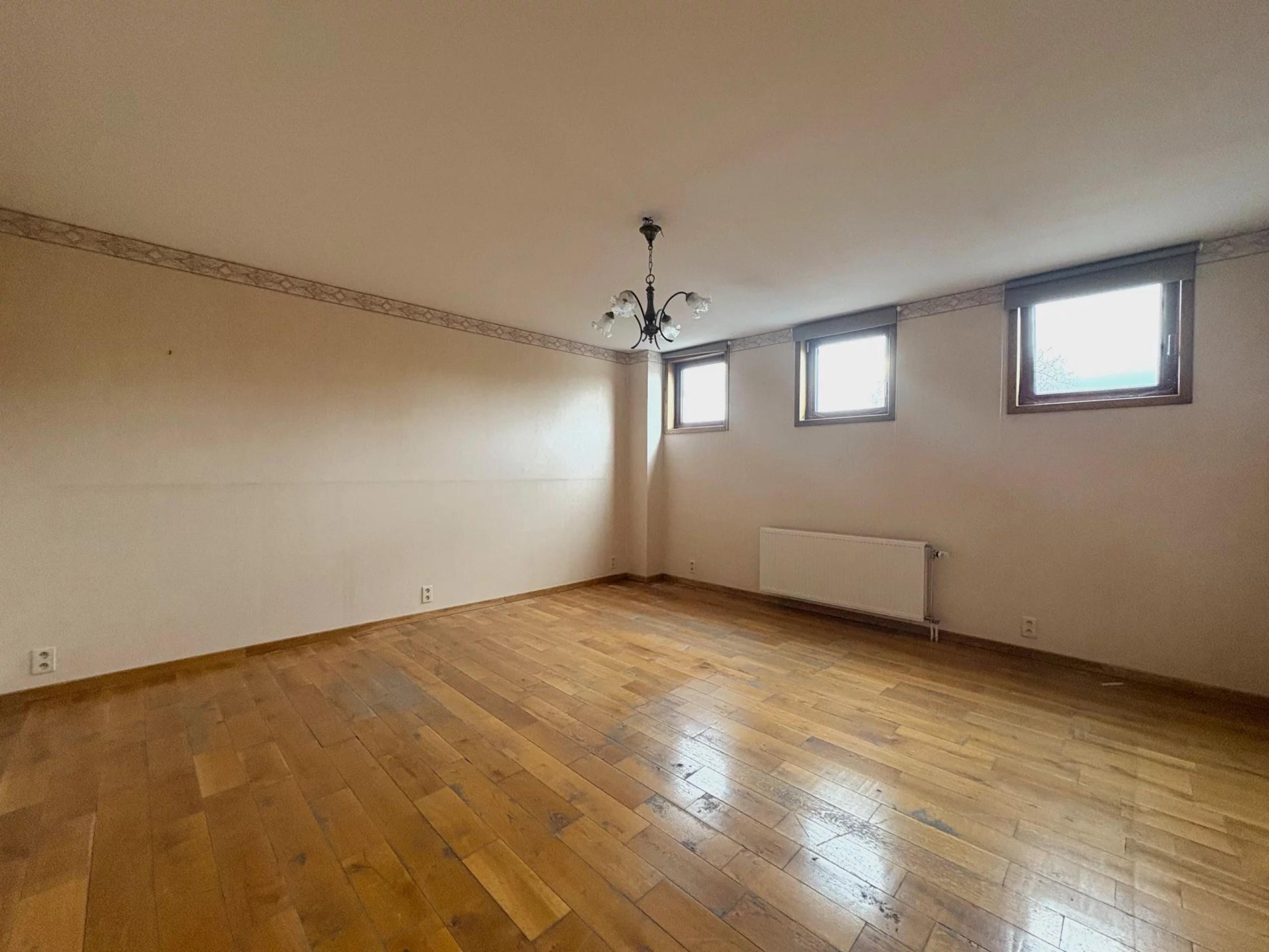 Appartement 3 chambres, balcons et parking