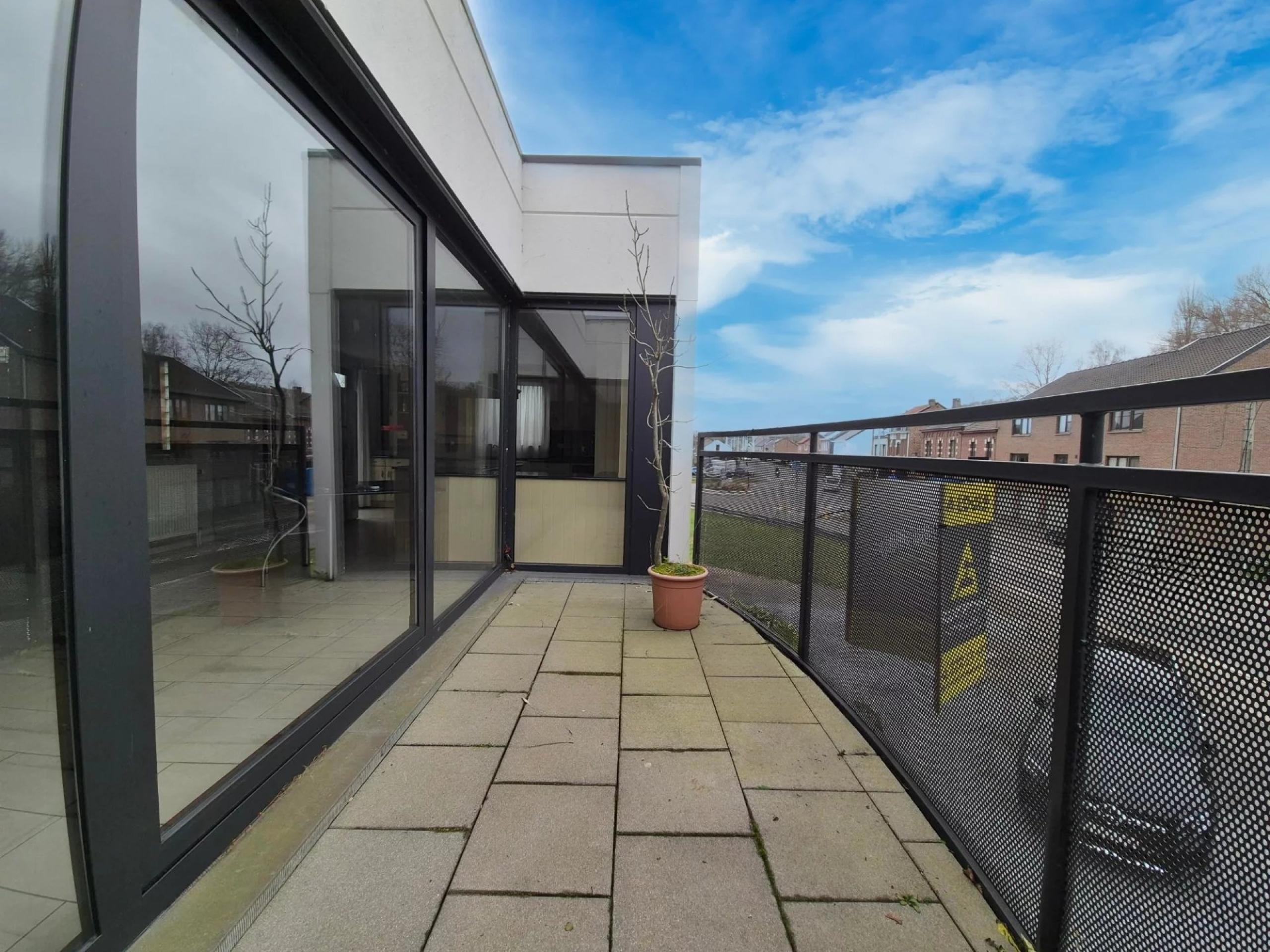 Appartement 3 chambres, balcons et parking