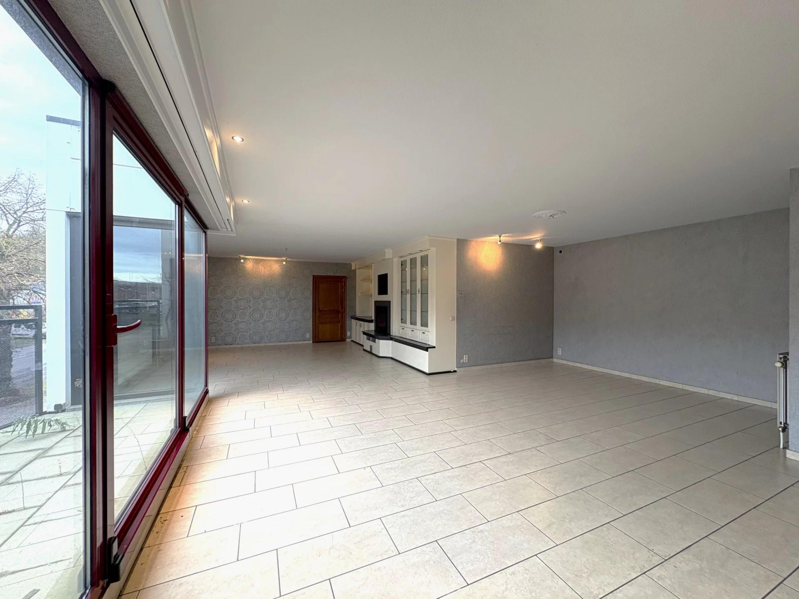 Appartement 3 chambres, balcons et parking