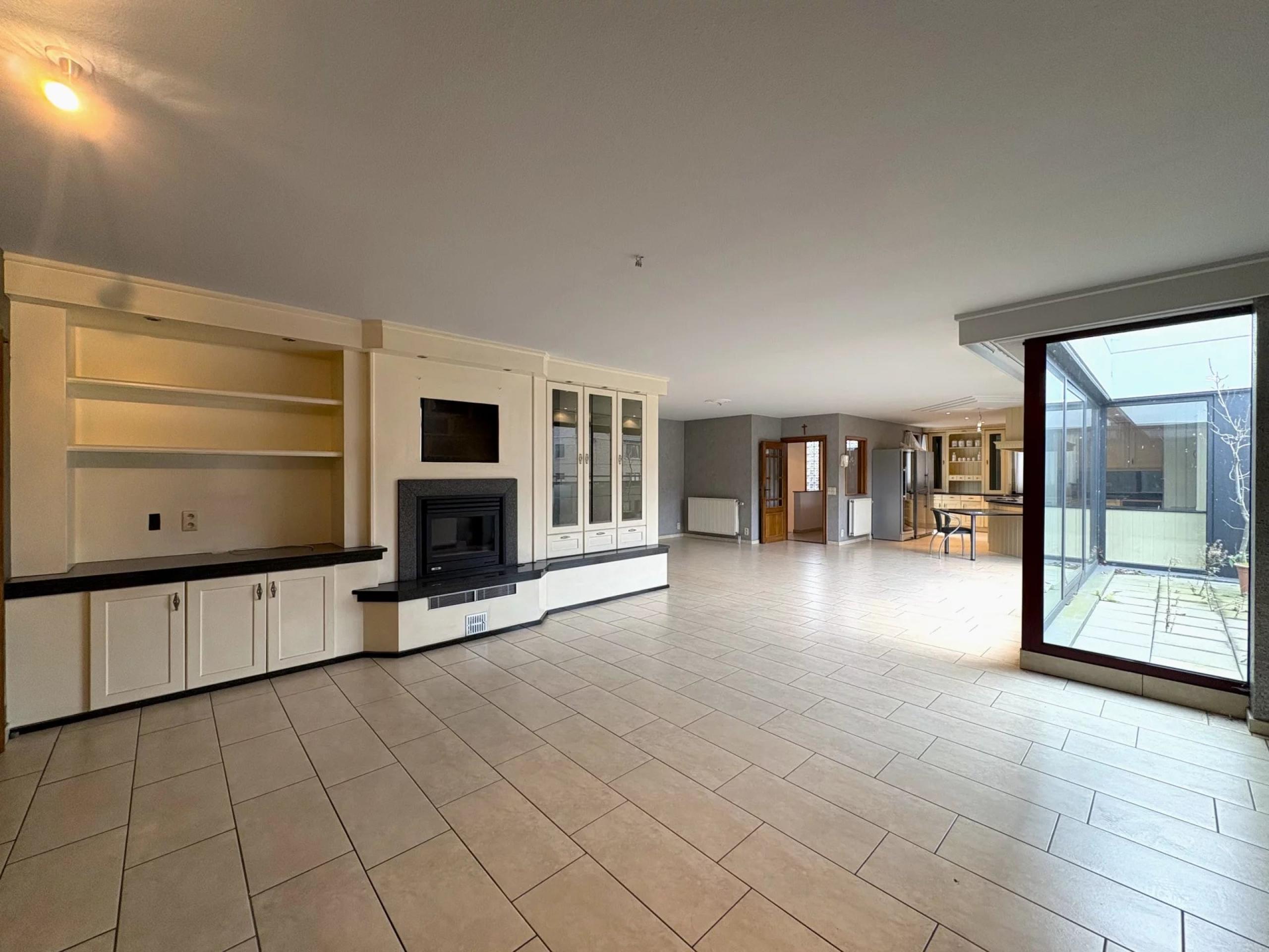 Appartement 3 chambres, balcons et parking