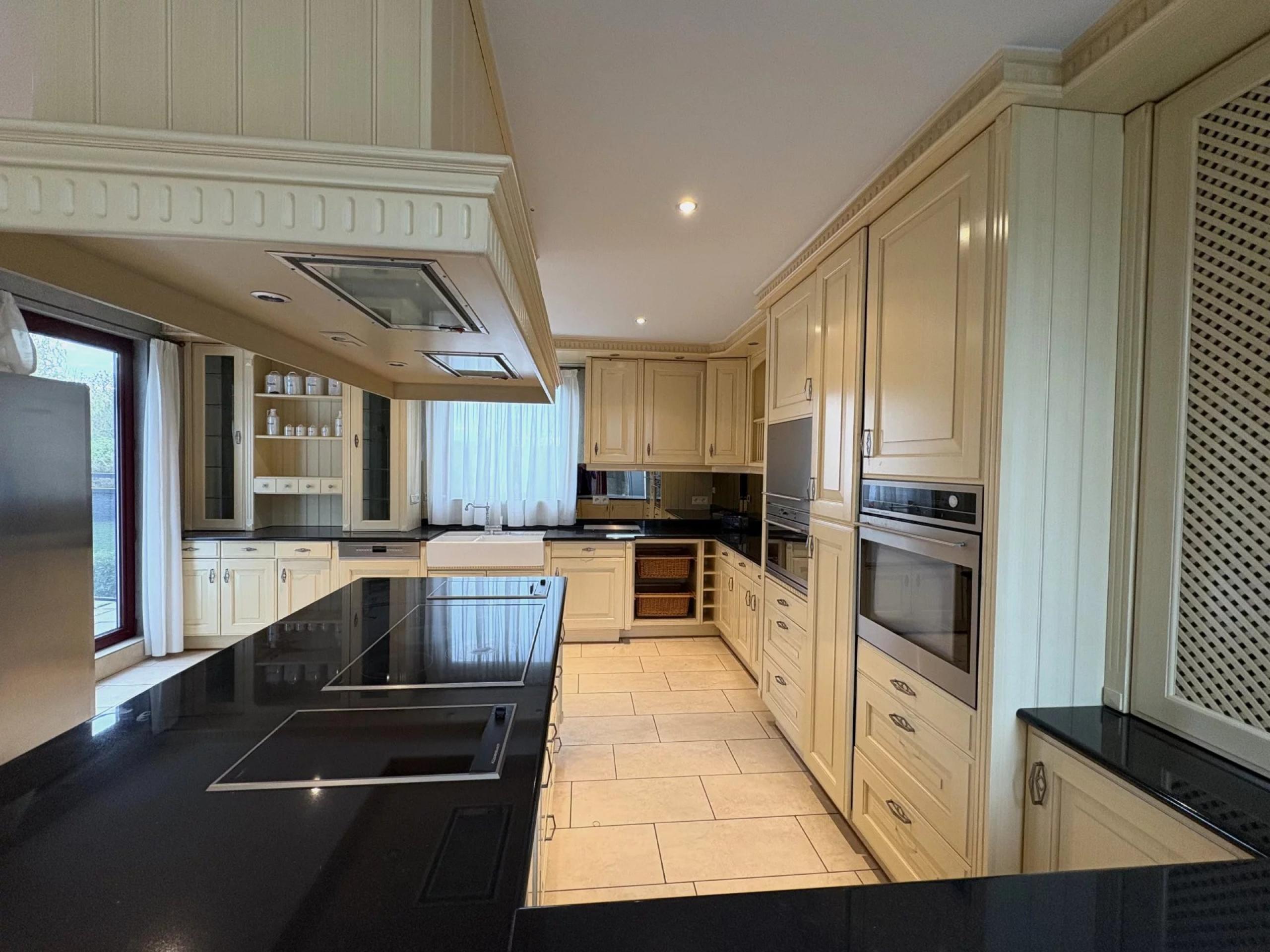 Appartement 3 chambres, balcons et parking