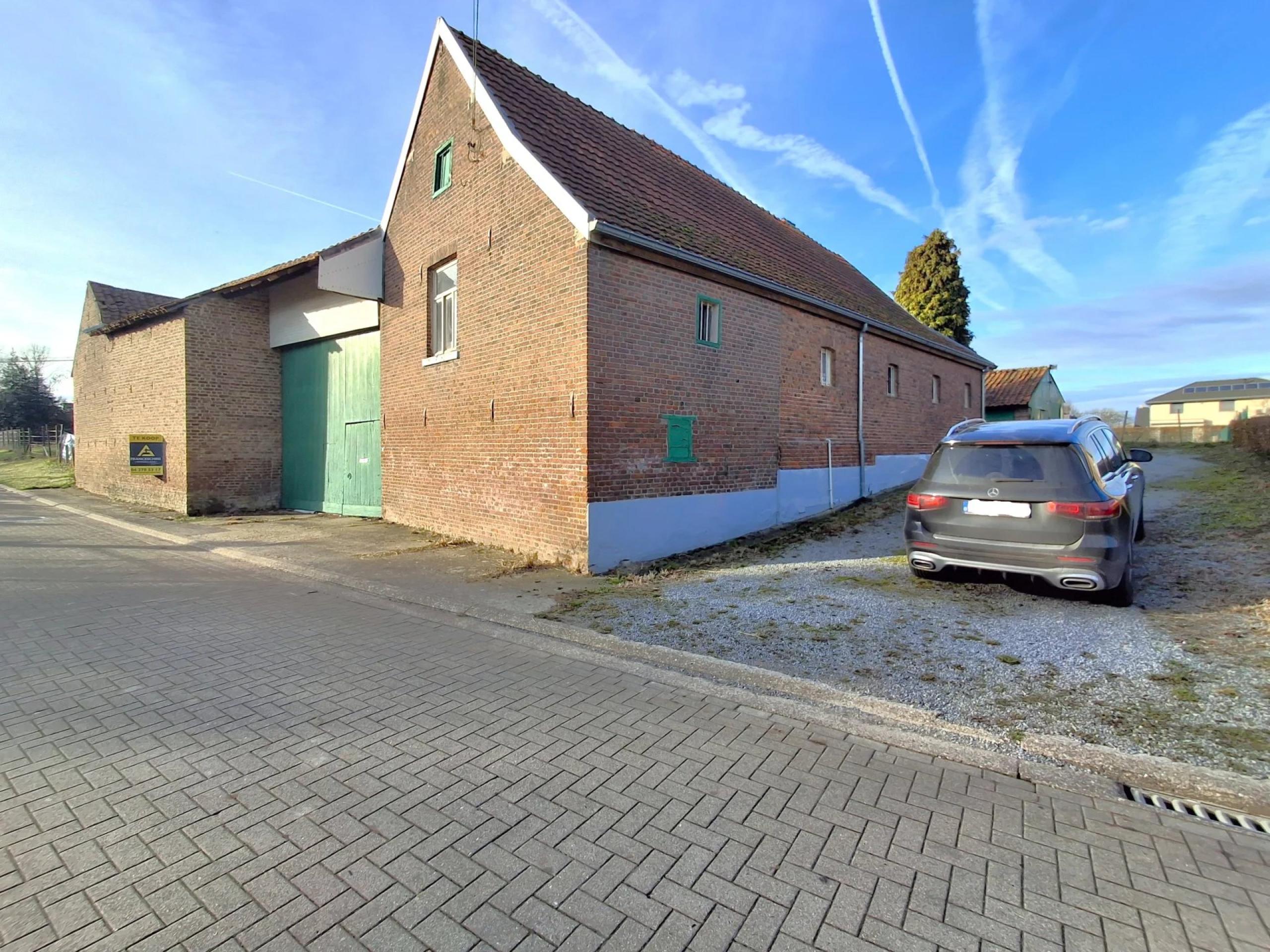 Ferme avec projet pour 9 duplex