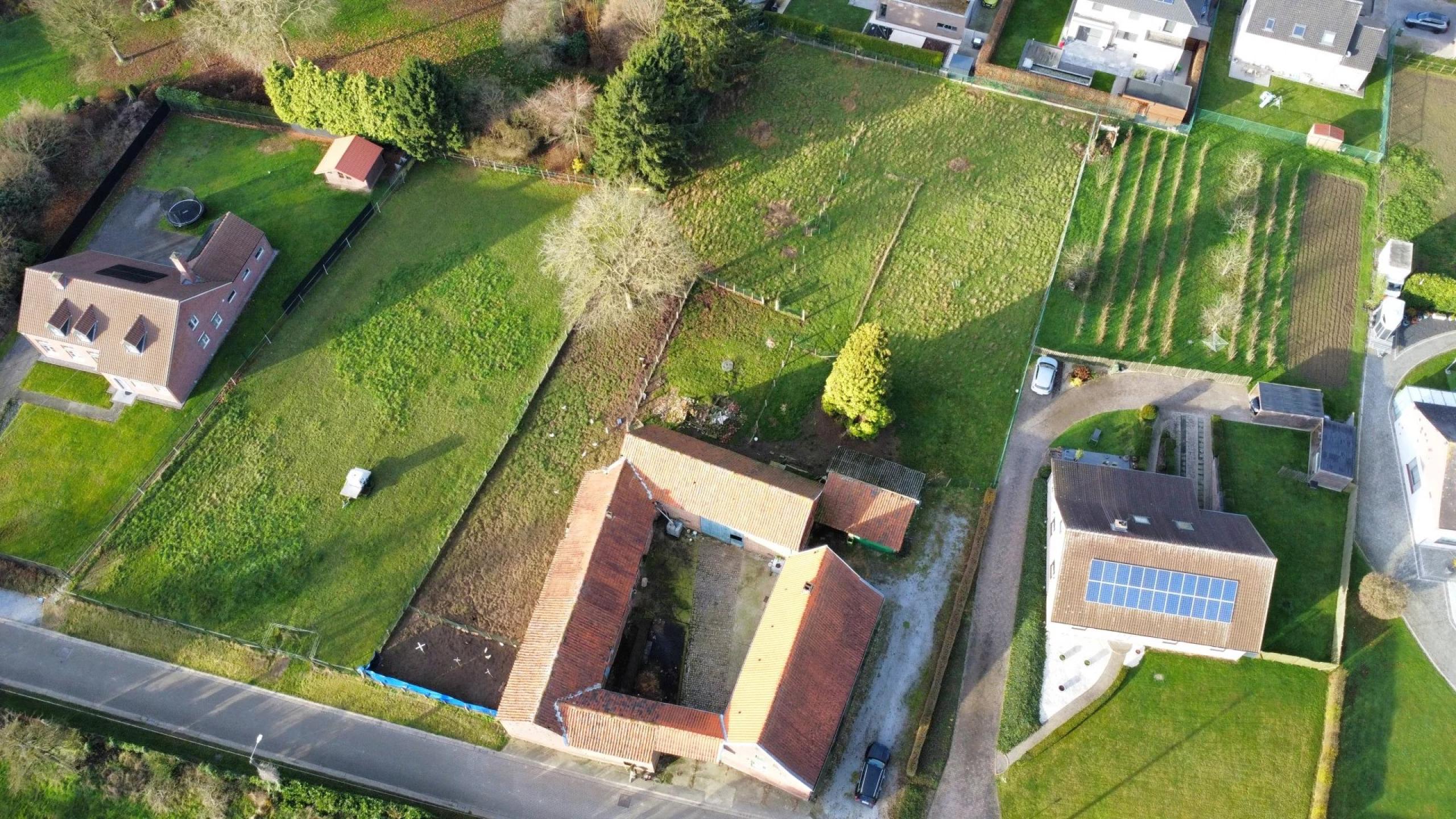 Ferme avec projet pour 9 duplex