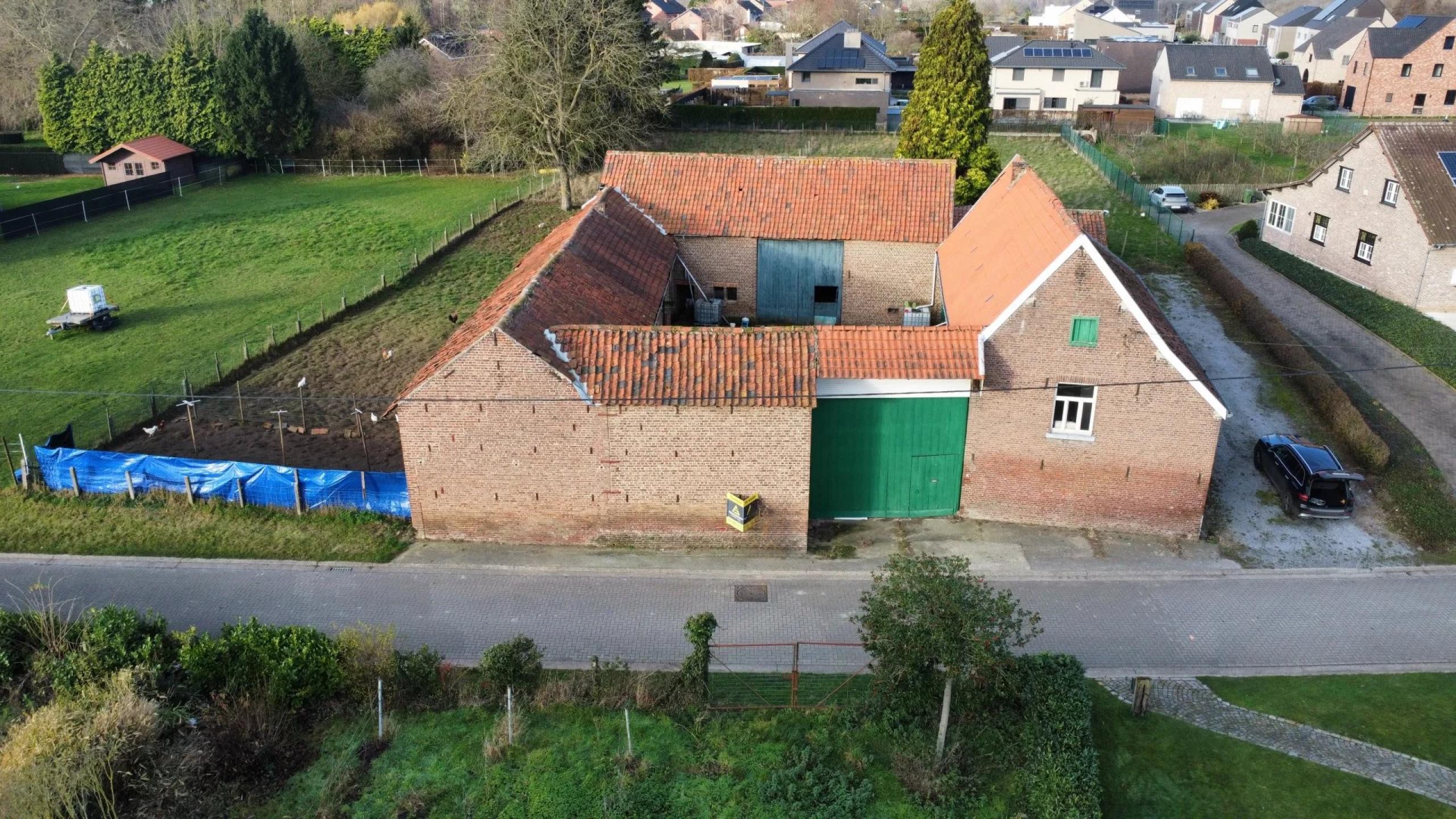 Ferme avec projet pour 9 duplex