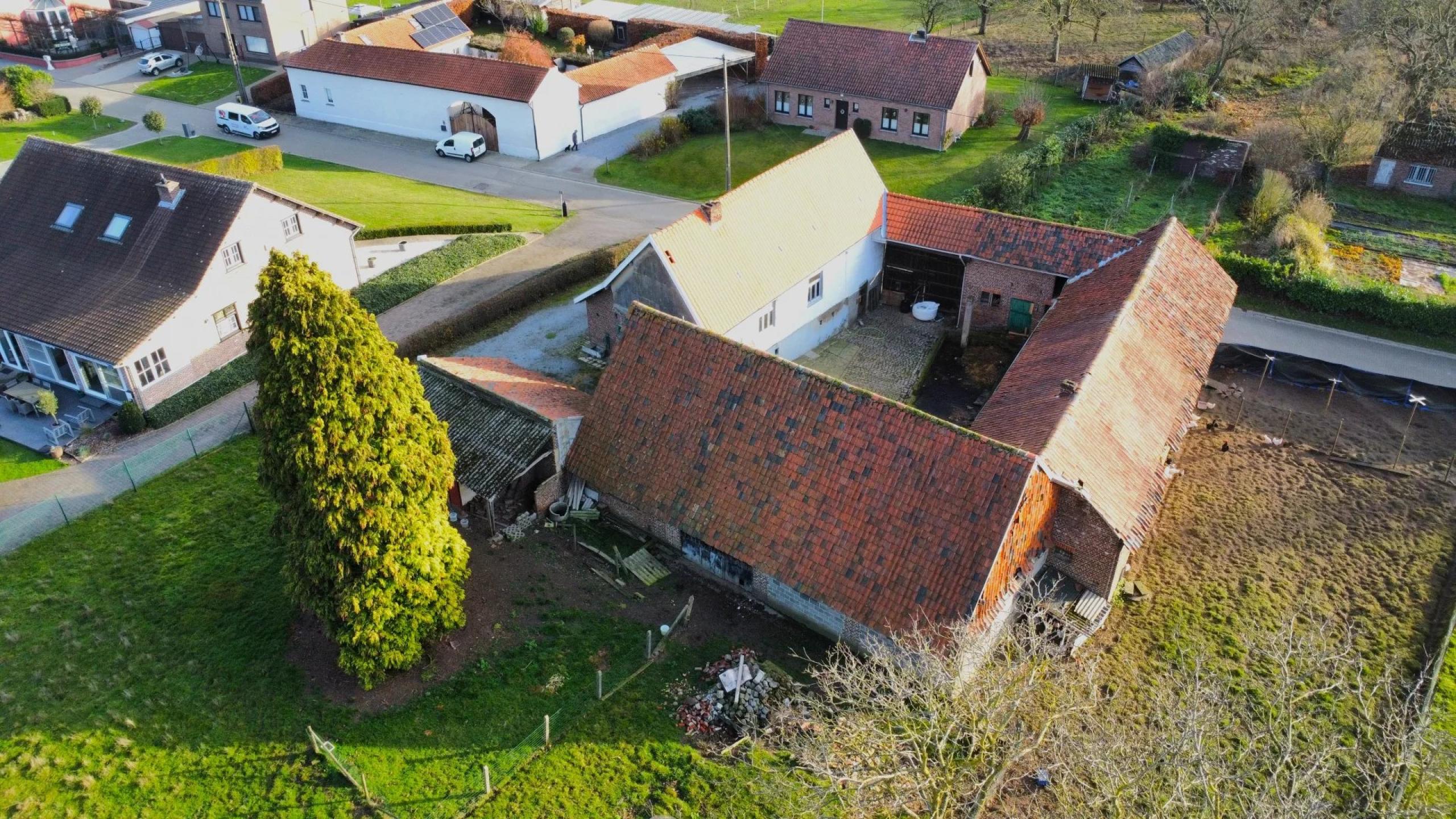 Ferme avec projet pour 9 duplex