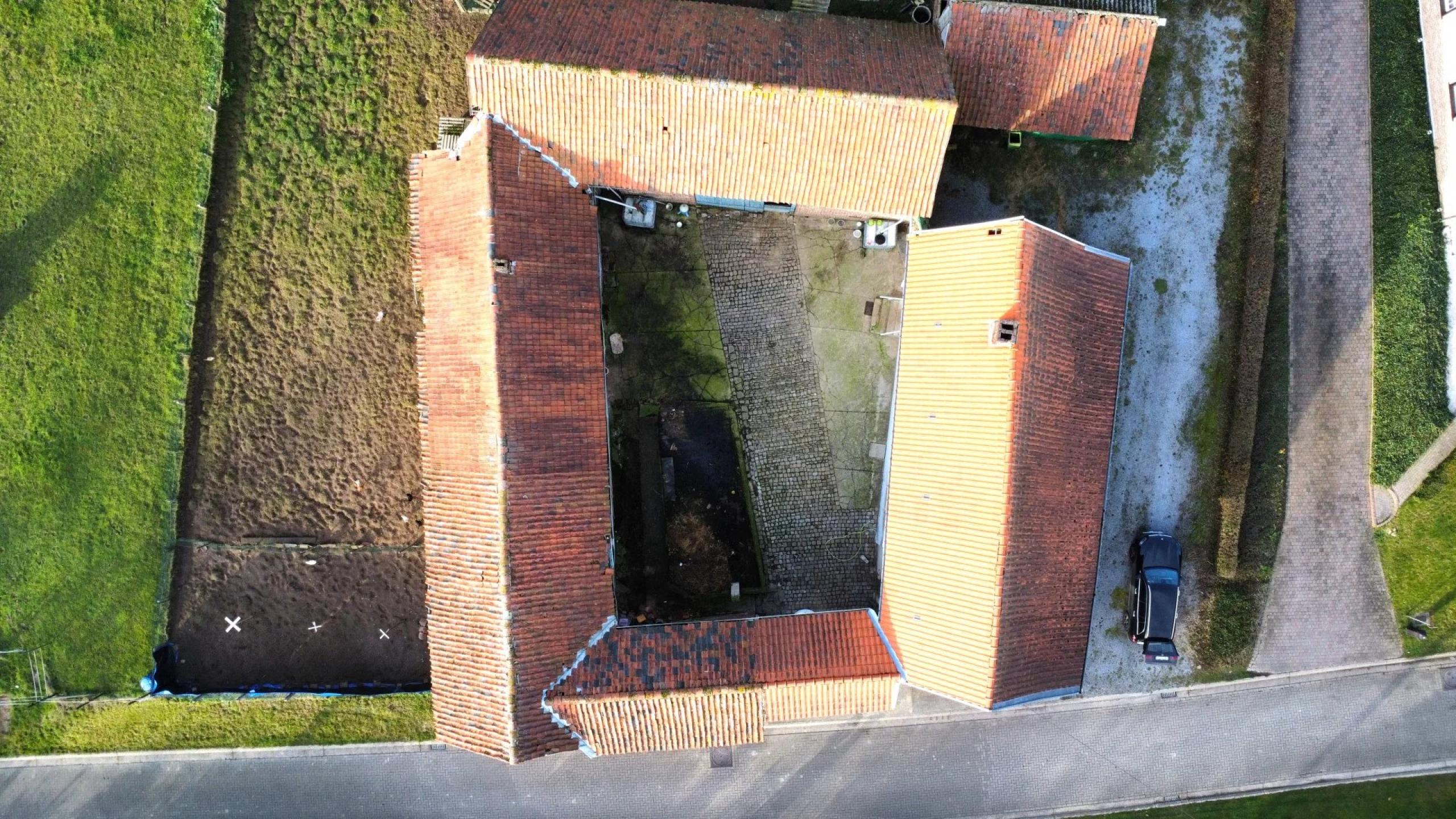 Ferme avec projet pour 9 duplex