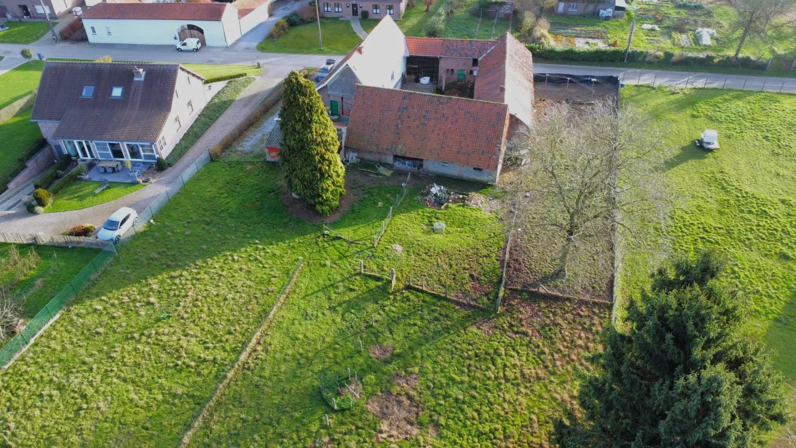 Ferme avec projet pour 9 duplex