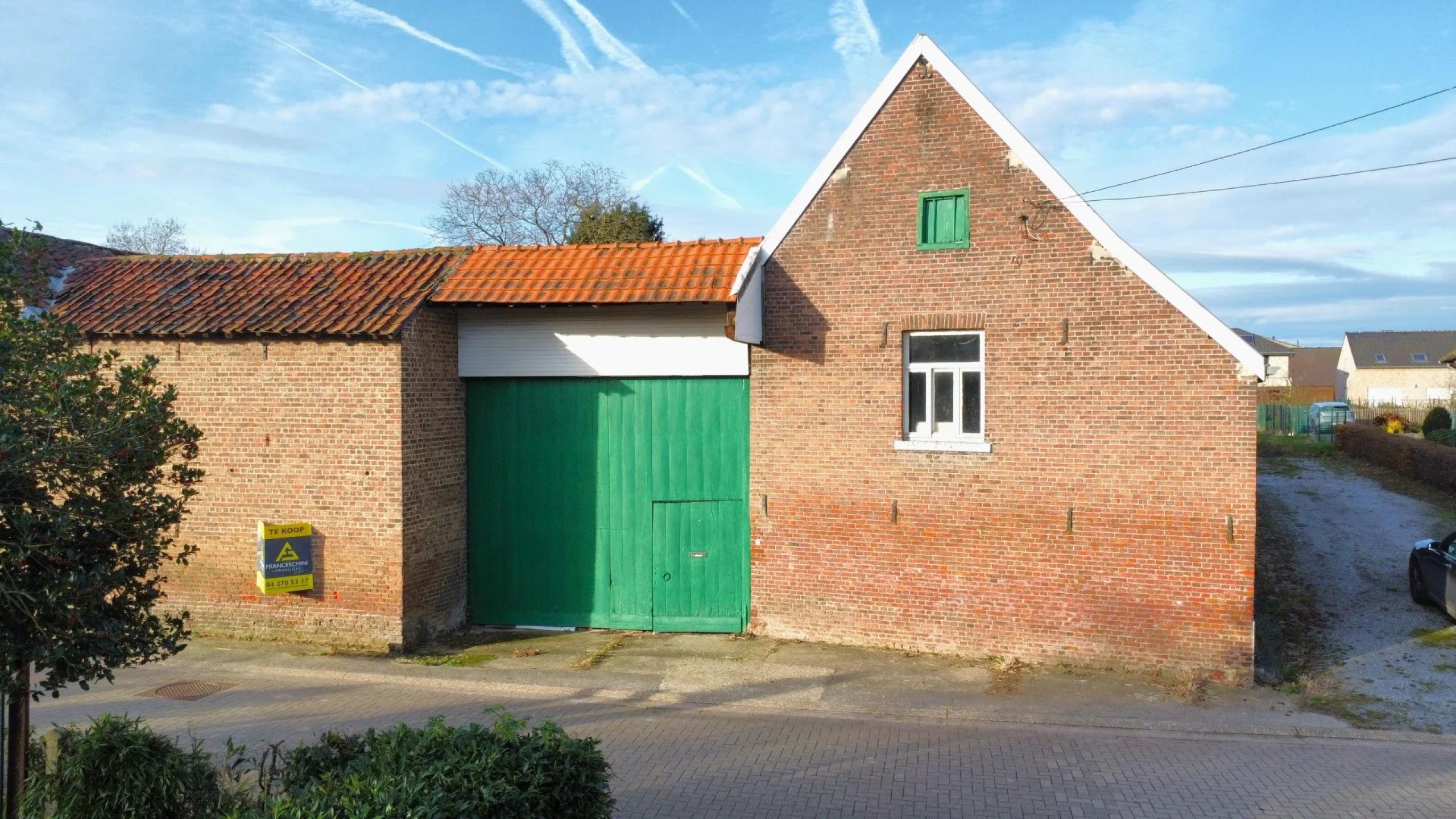 Ferme avec projet pour 9 duplex