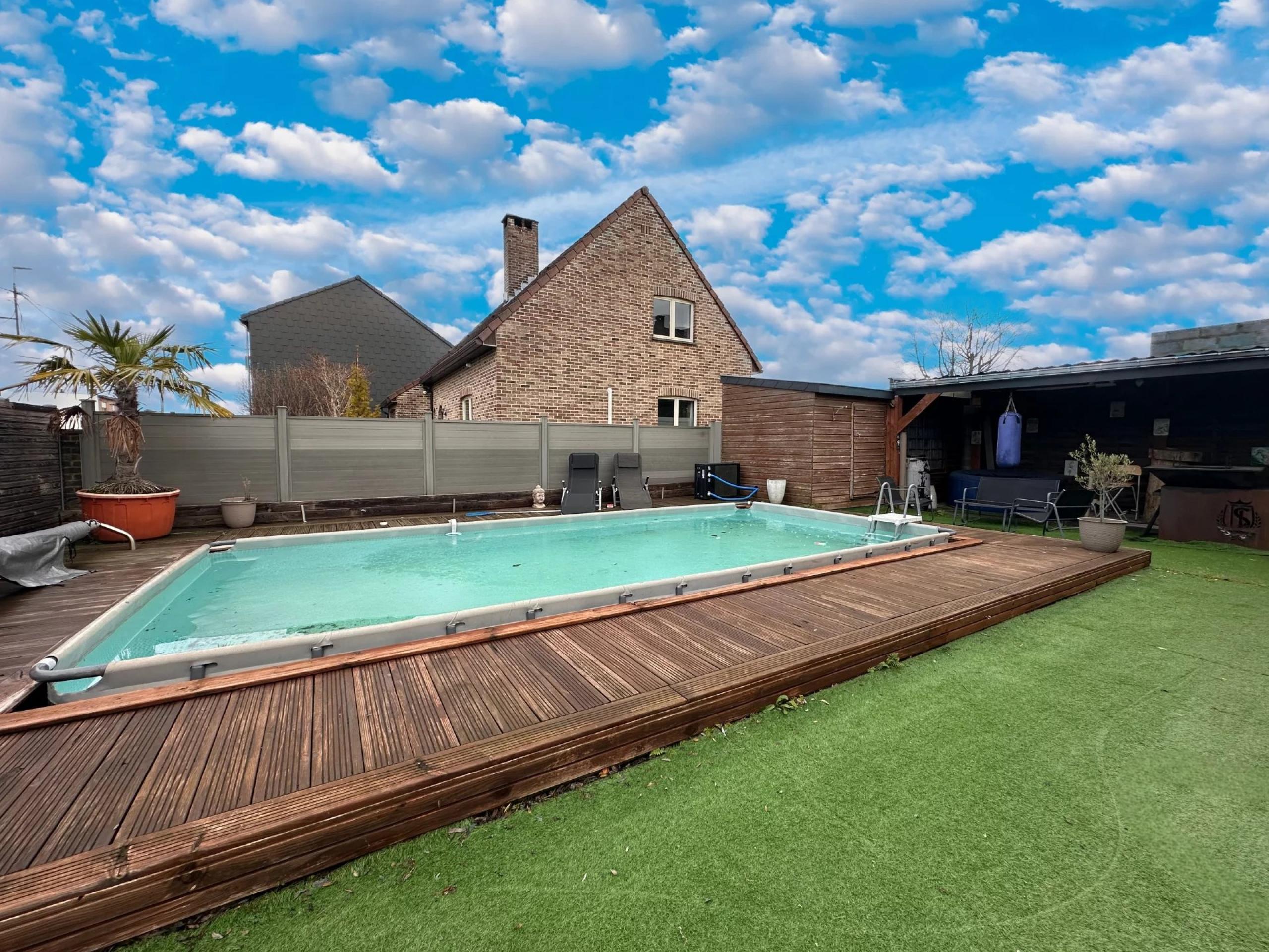 Maison 2/3chambres ,piscine, garage, appartement