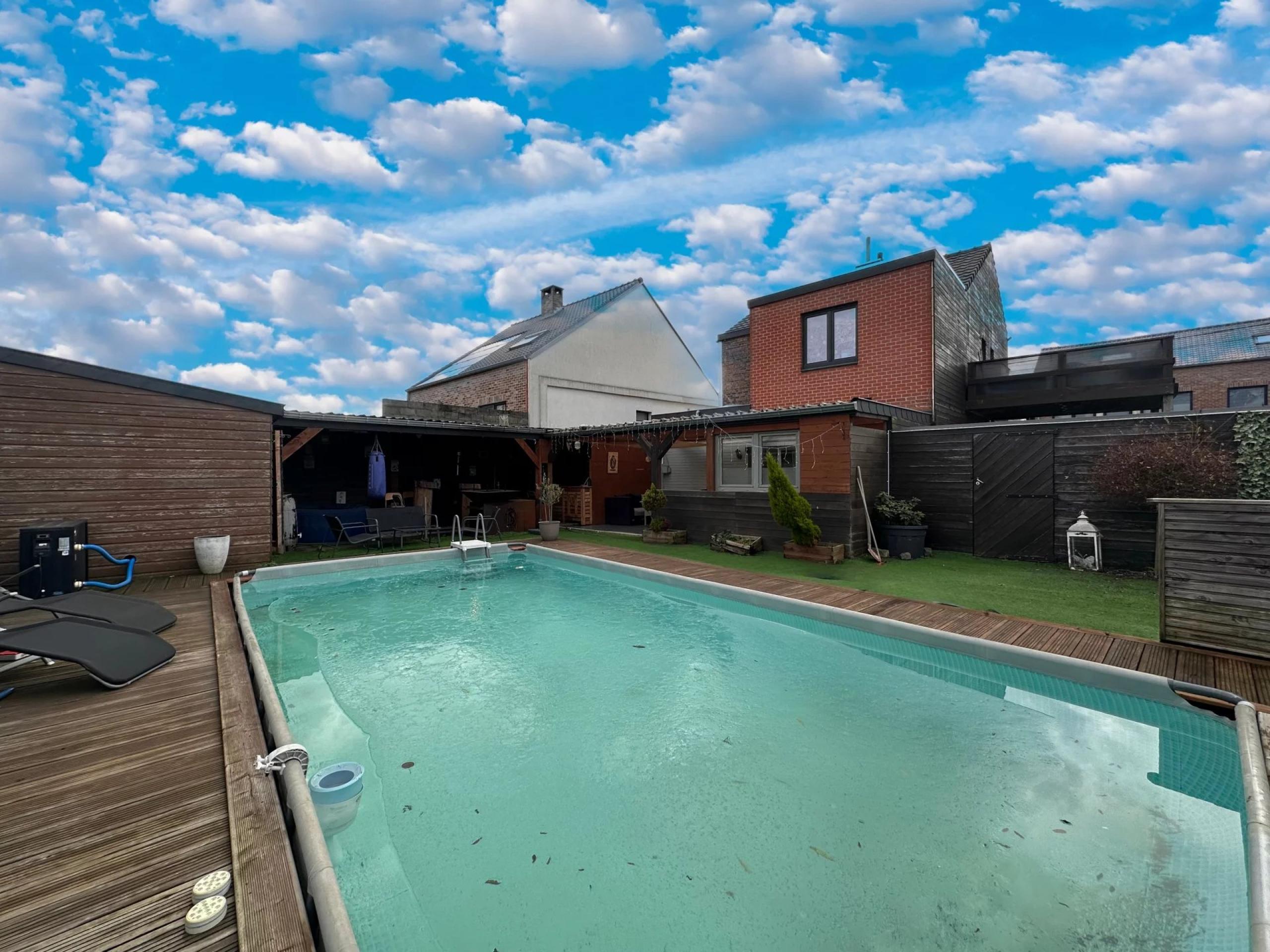 Maison 2/3chambres ,piscine, garage, appartement