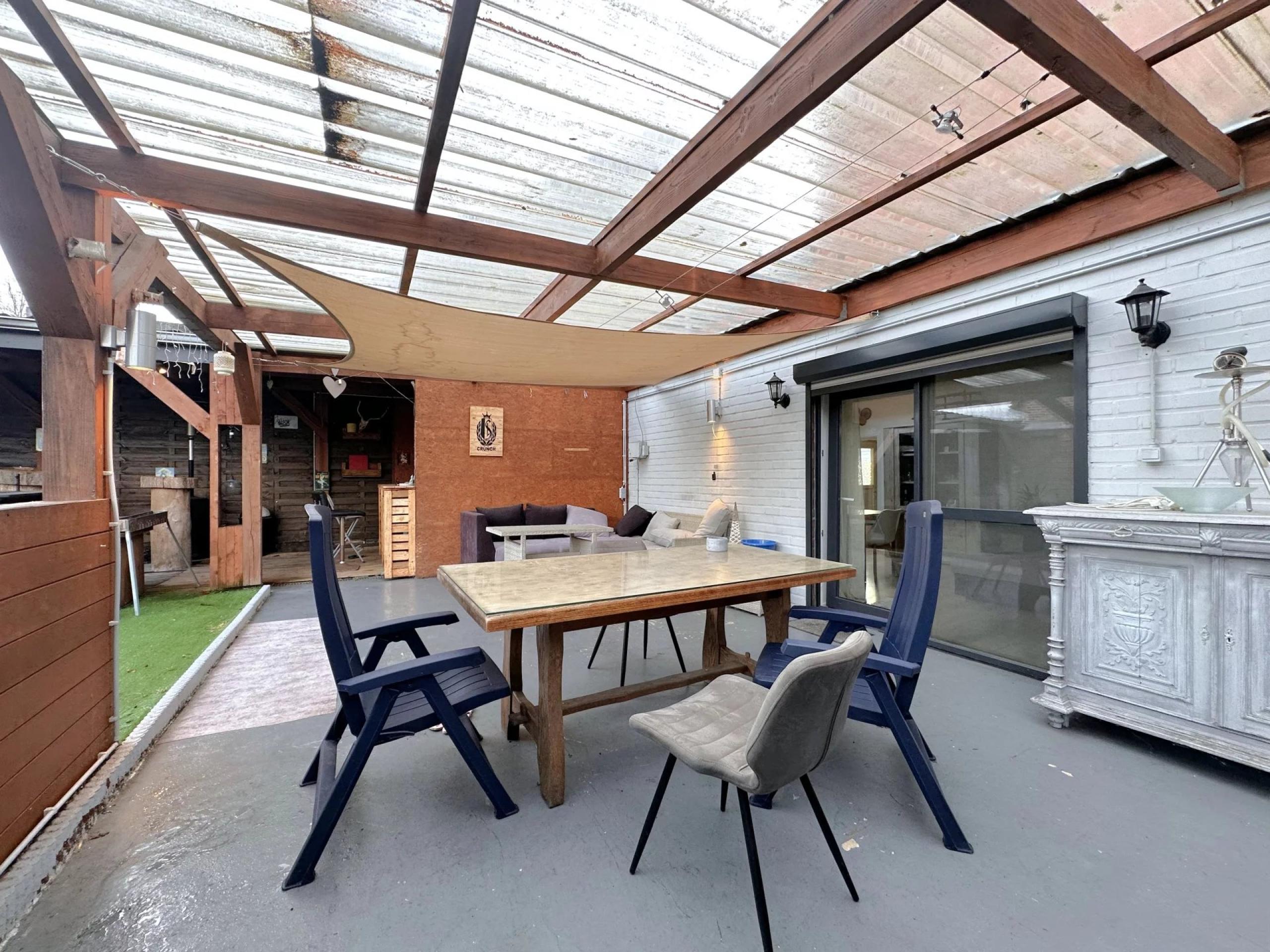 Maison 2/3chambres ,piscine, garage, appartement