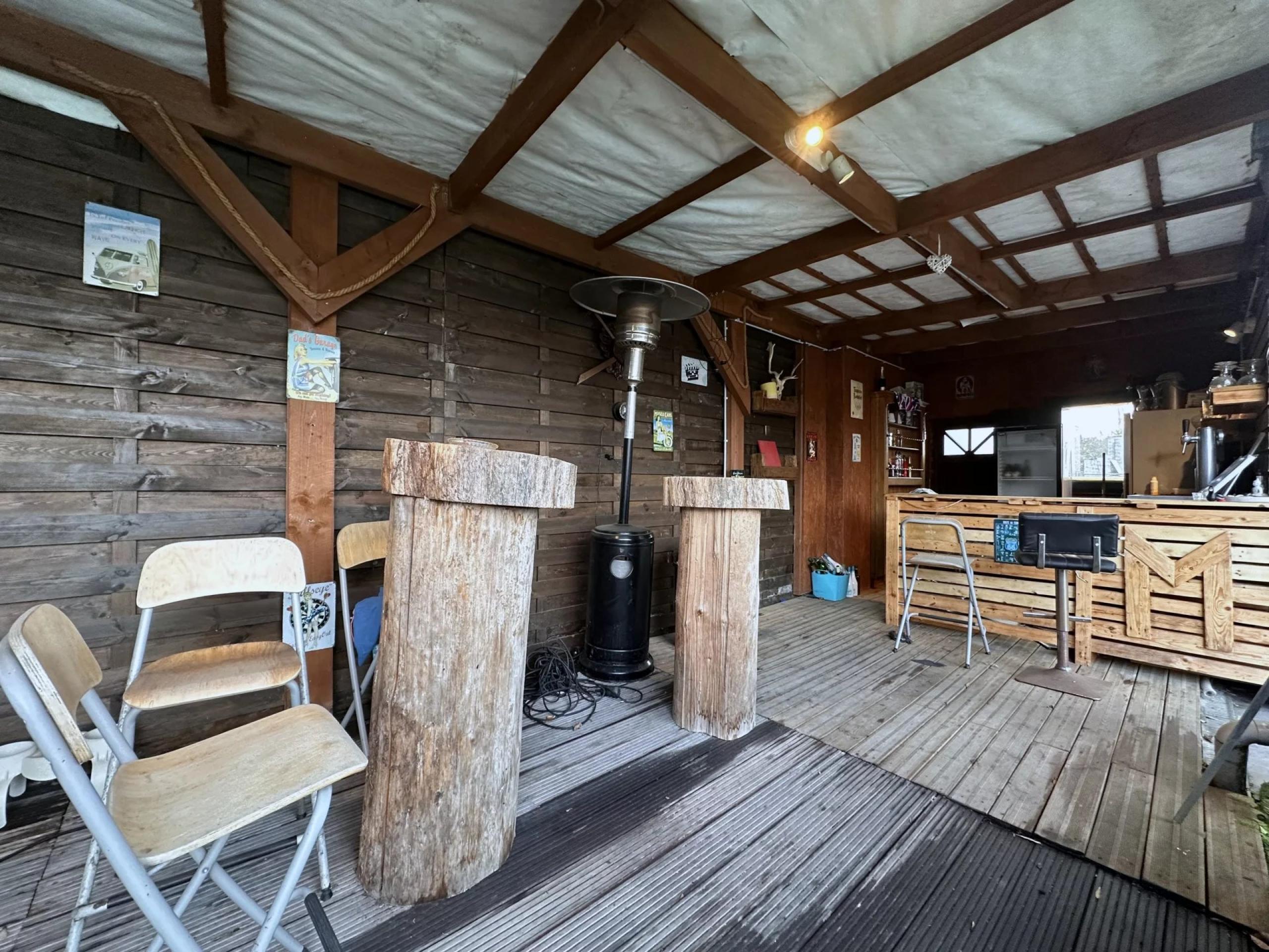 Maison 2/3chambres ,piscine, garage, appartement