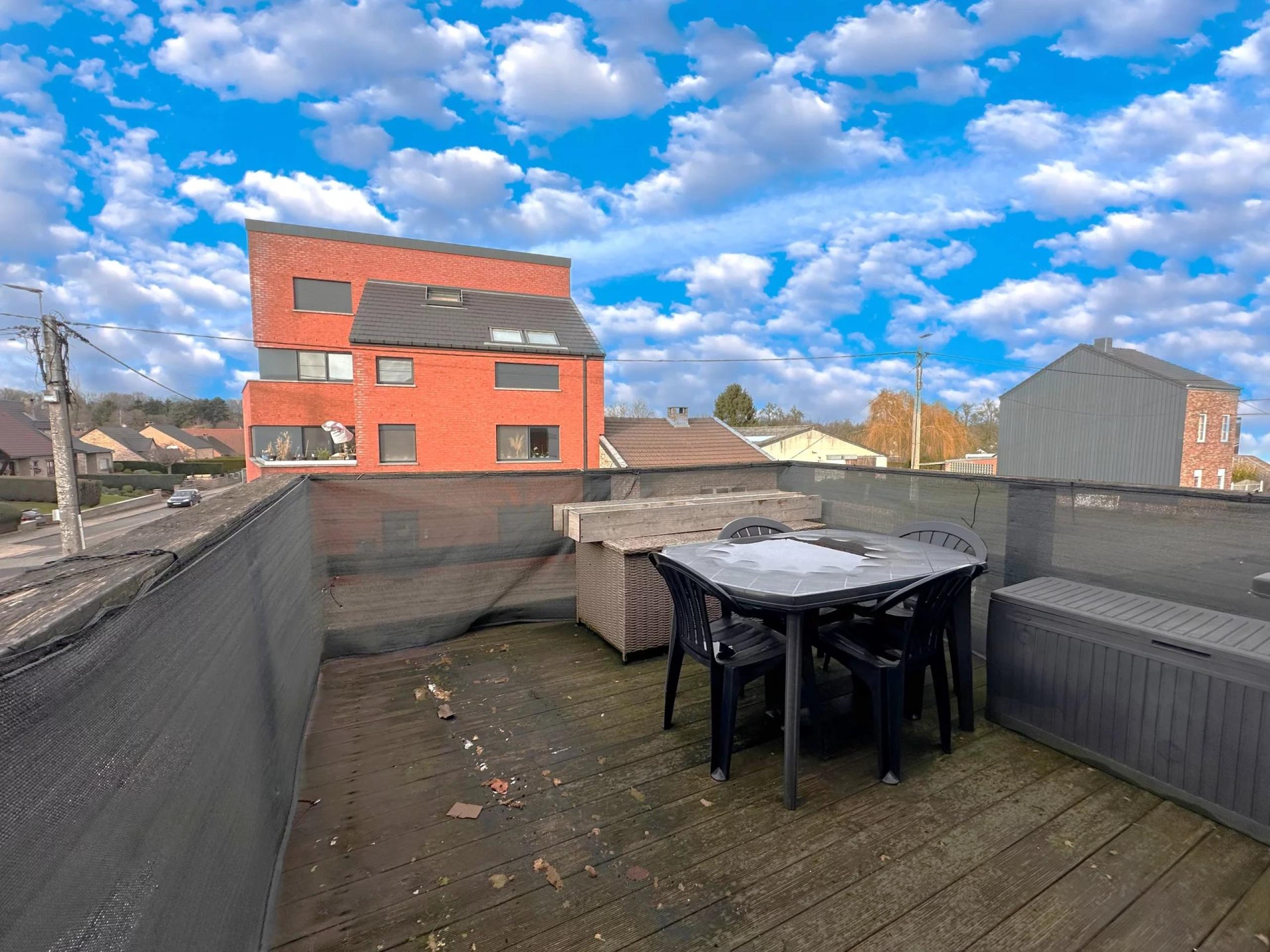 Maison 2/3chambres ,piscine, garage, appartement