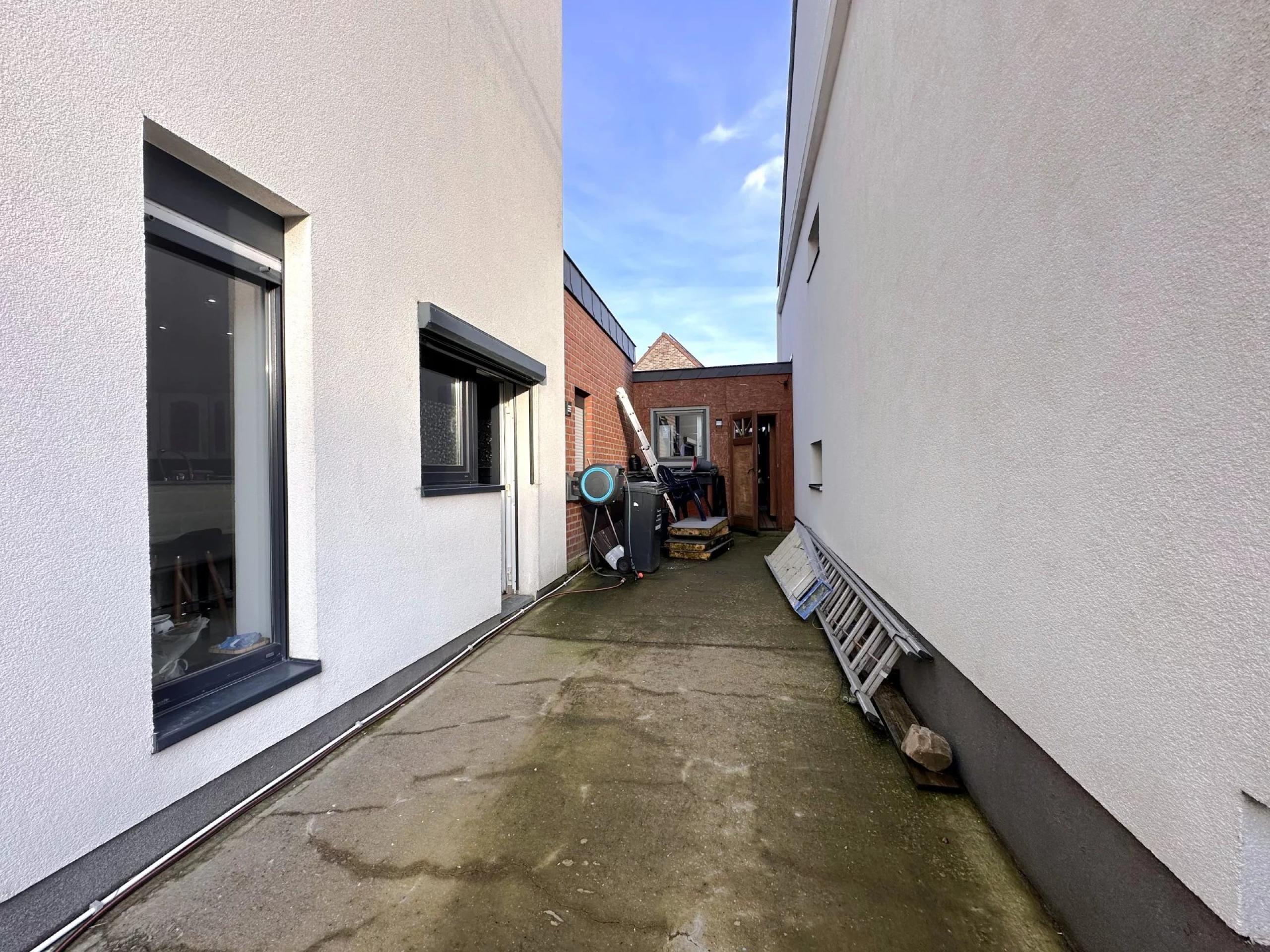 Maison 2/3chambres ,piscine, garage, appartement