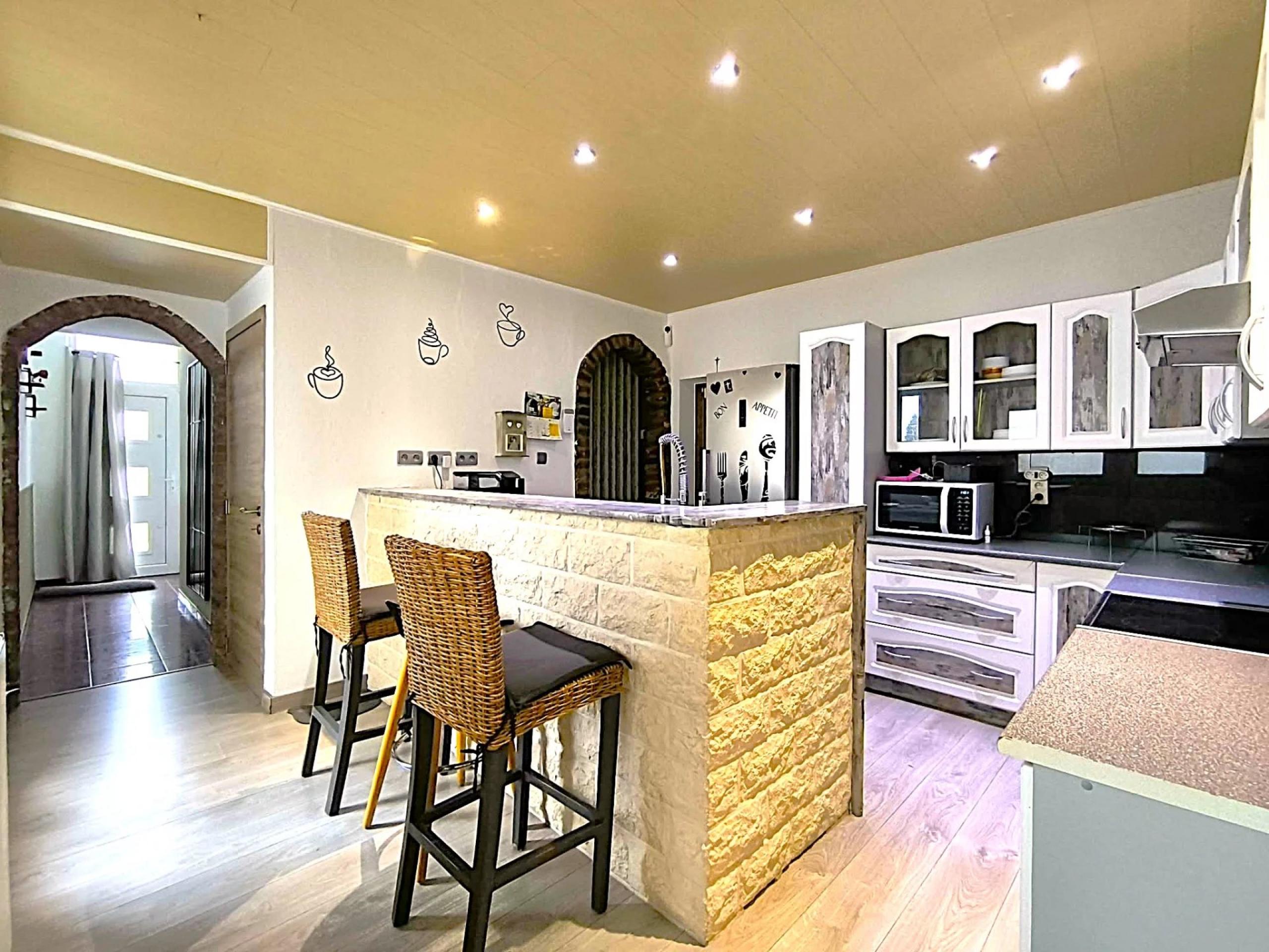 Maison 2/3chambres ,piscine, garage, appartement