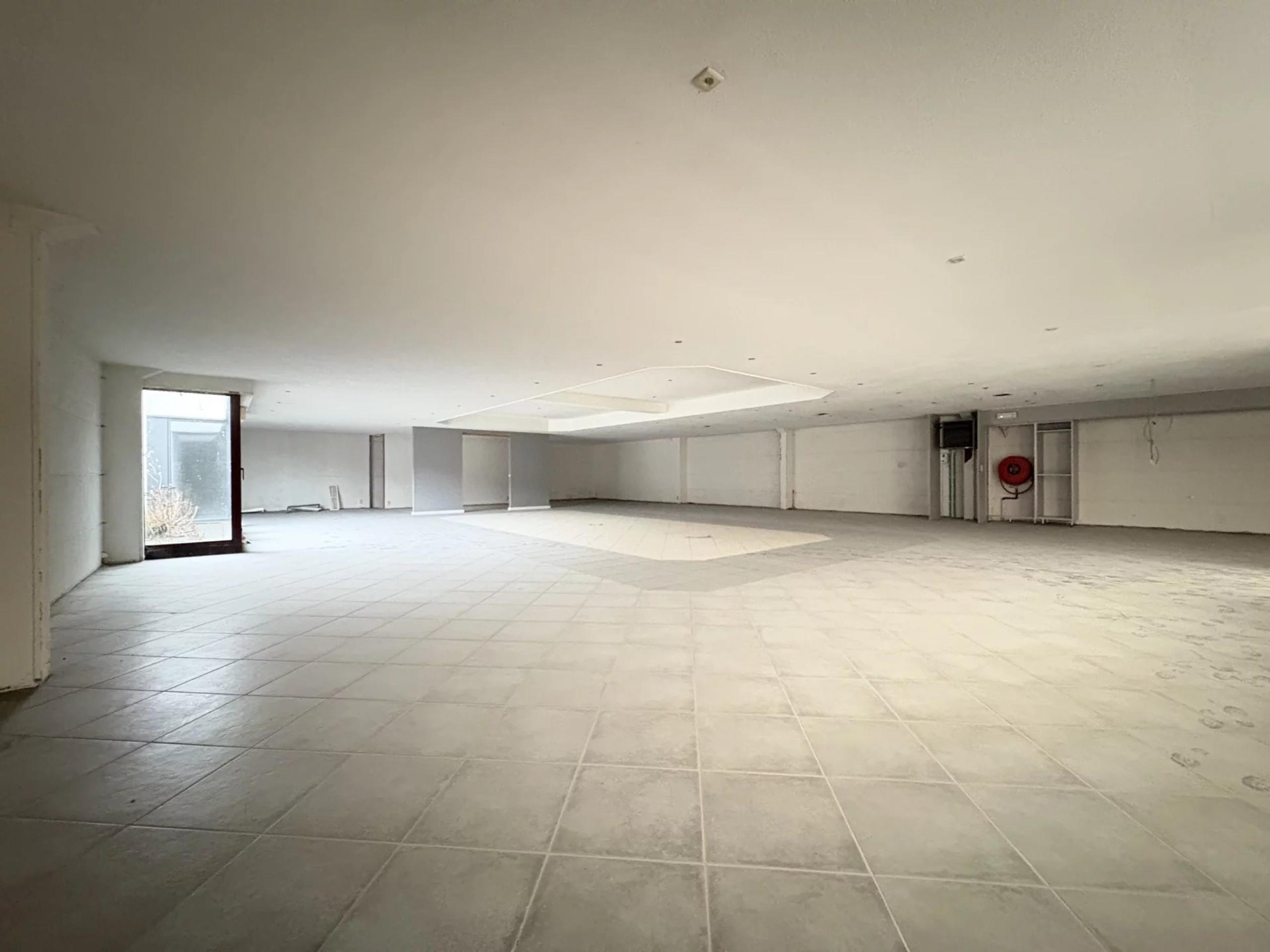 Espace commercial au 1er étage de 395 m²