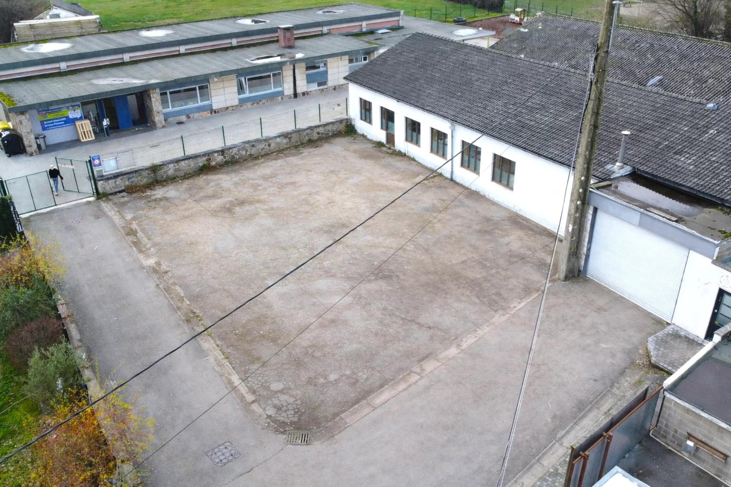 Entrepôt et salle de réception/bureau